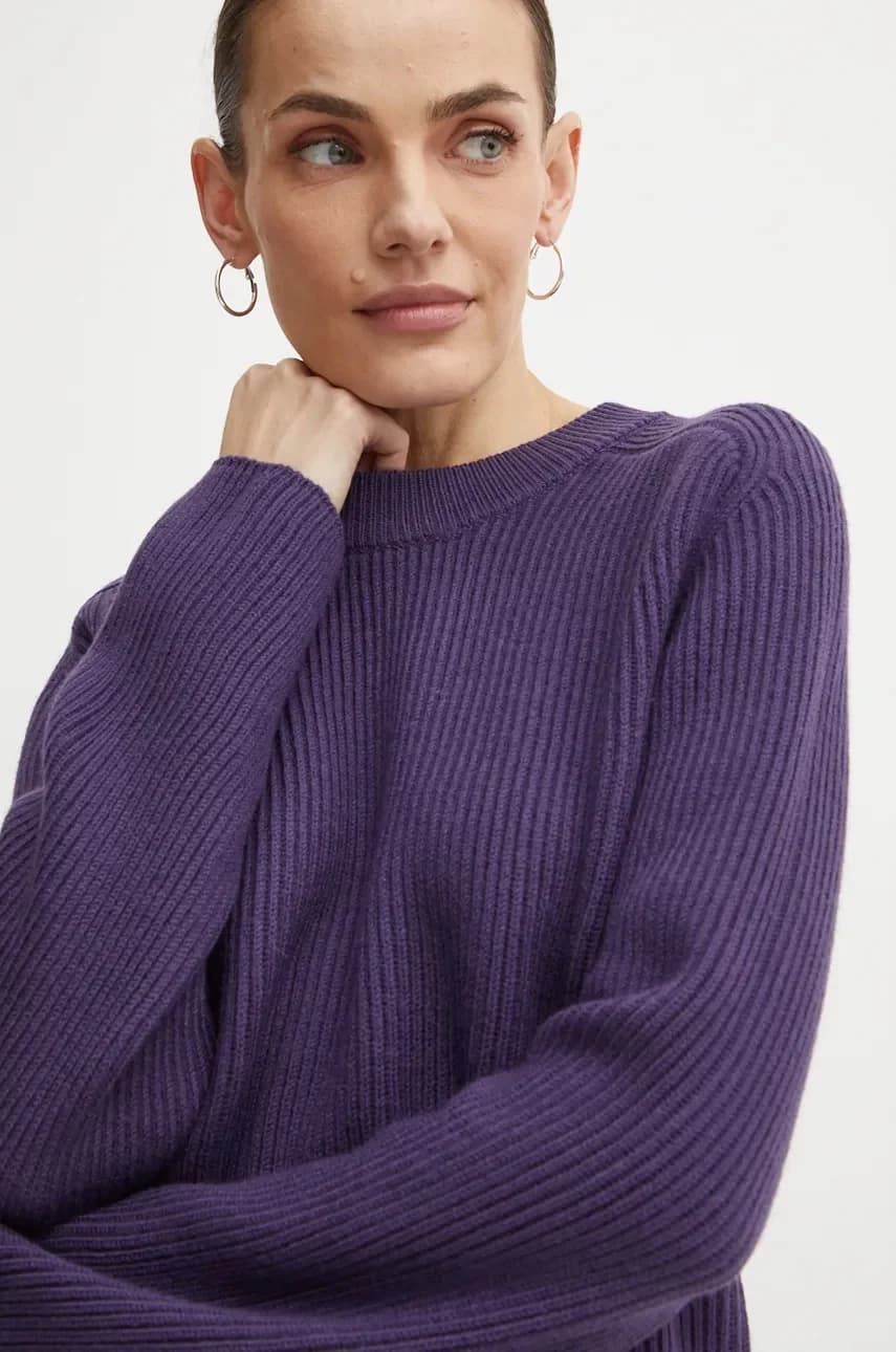 Шерстяной свитер