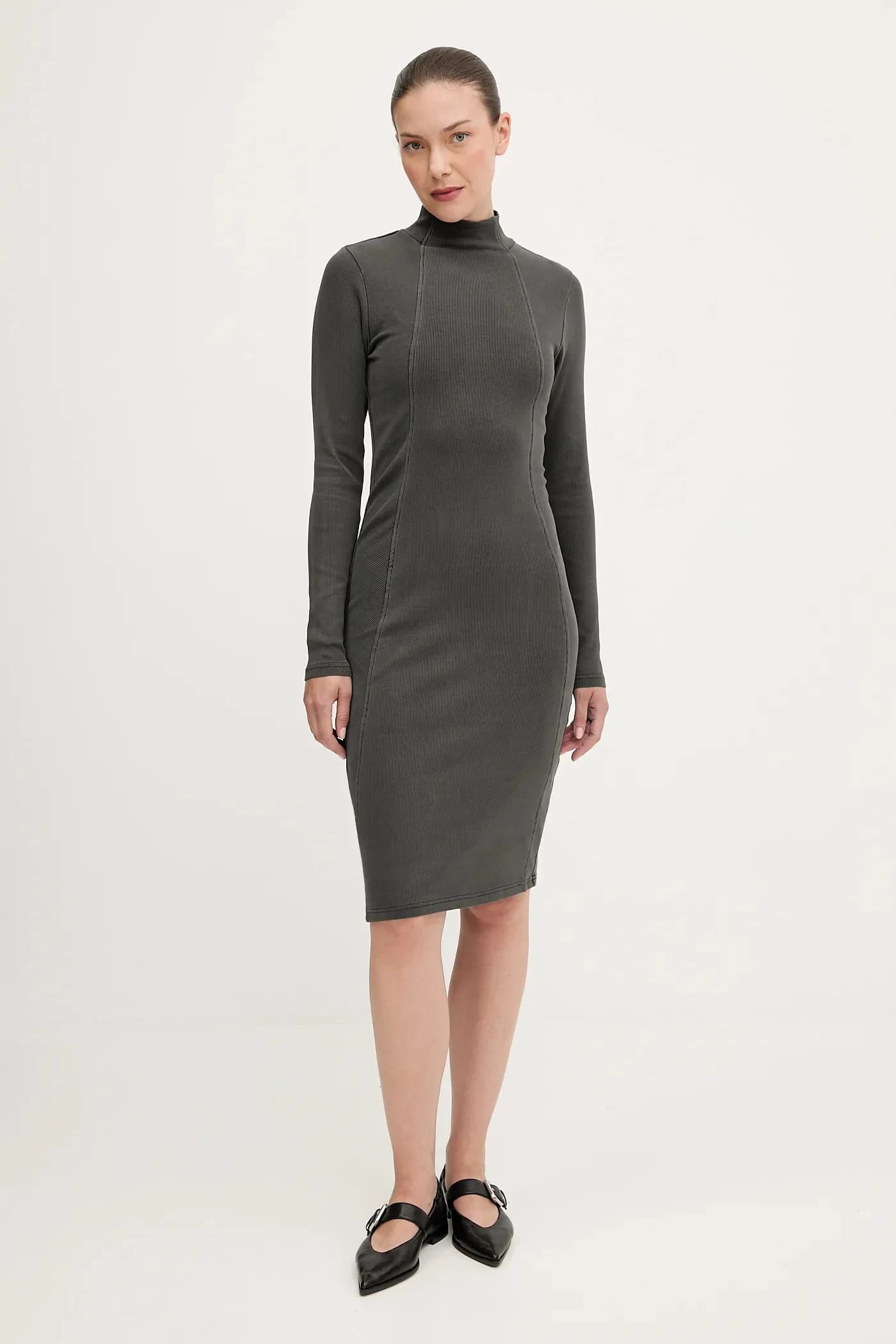 Стираное платье узкого кроя в рубчик