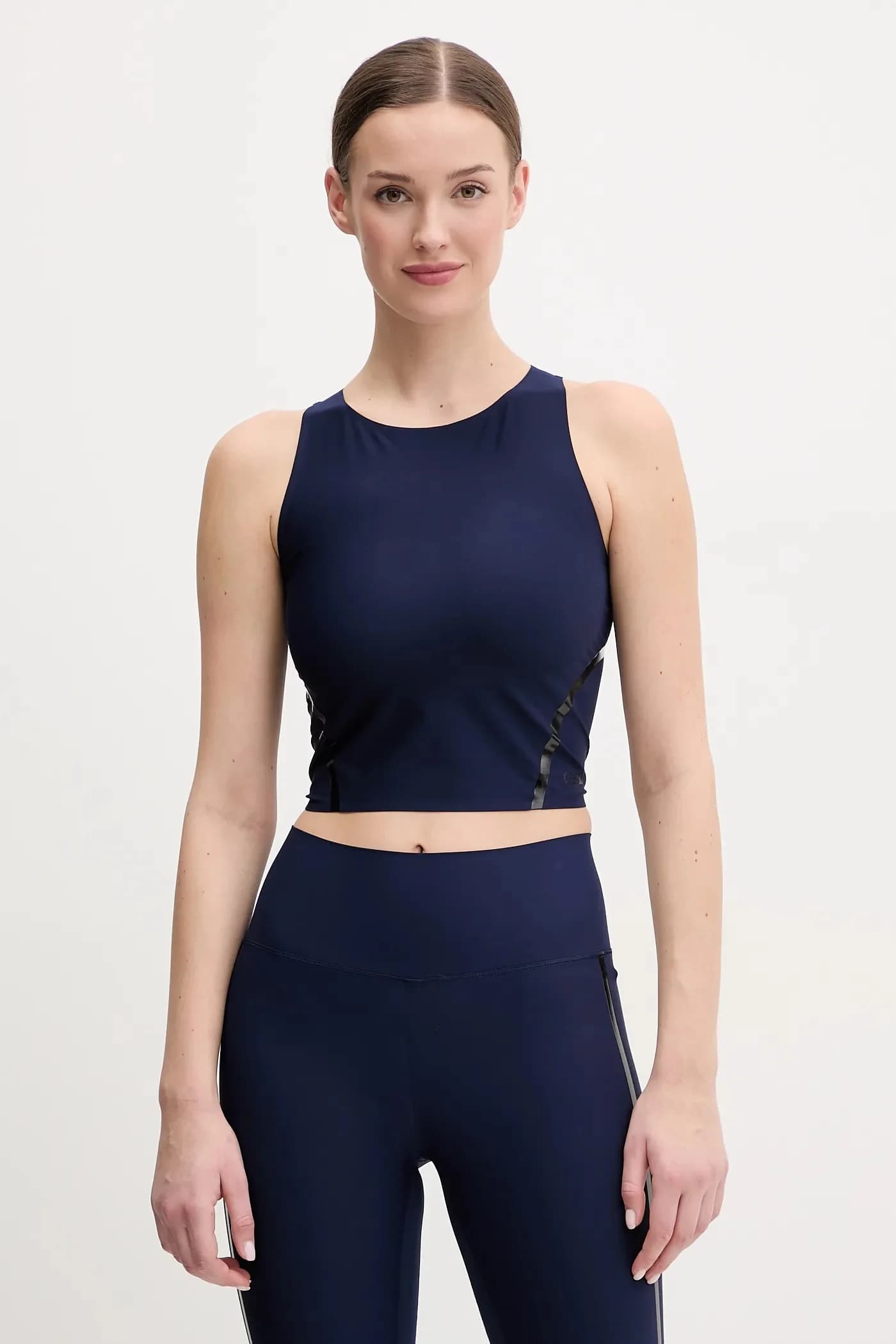 Скульптурный тренировочный топ