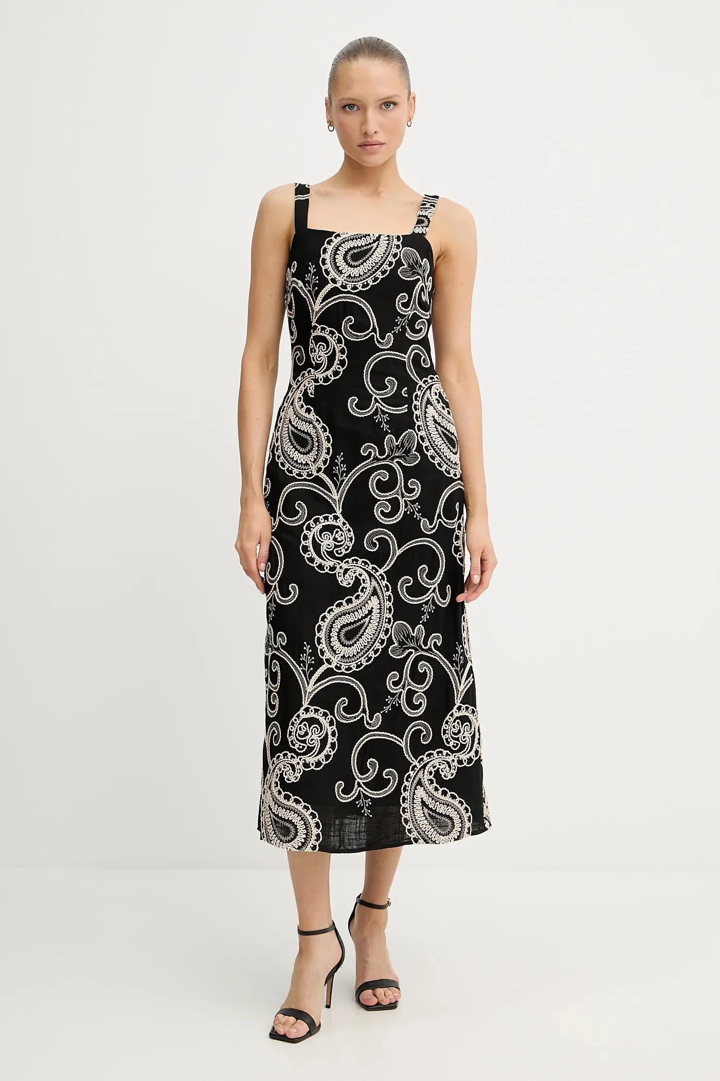 Платье из смесового льна