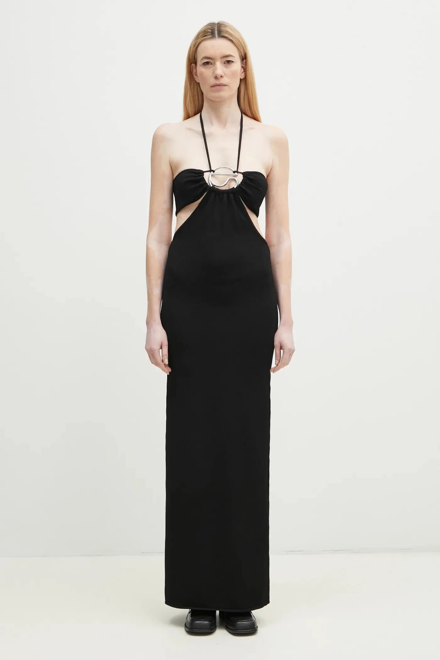 Вязаное платье с бретелькой на бретельках