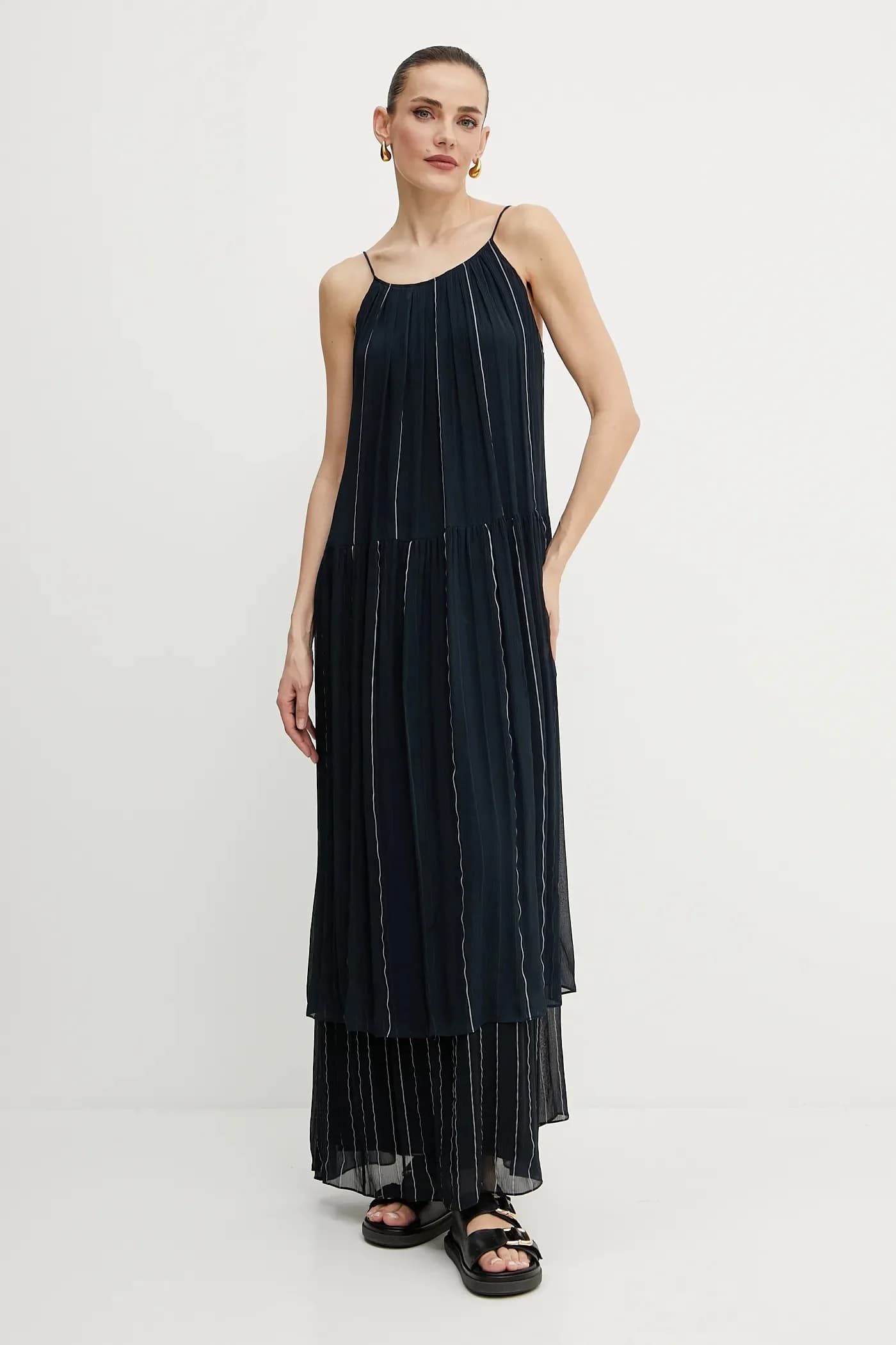 Платье с оттенком шелка