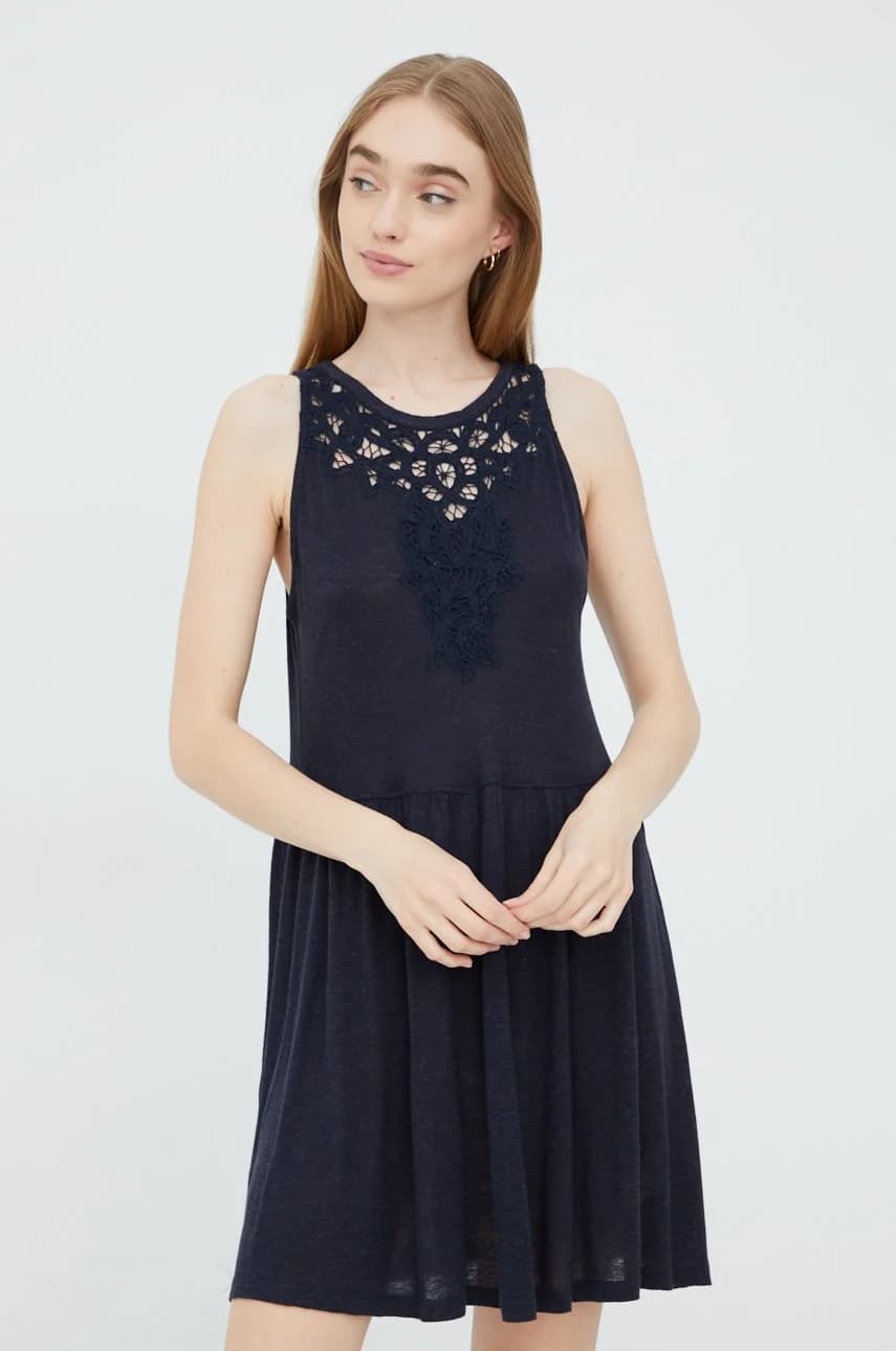 Платье из смесового льна