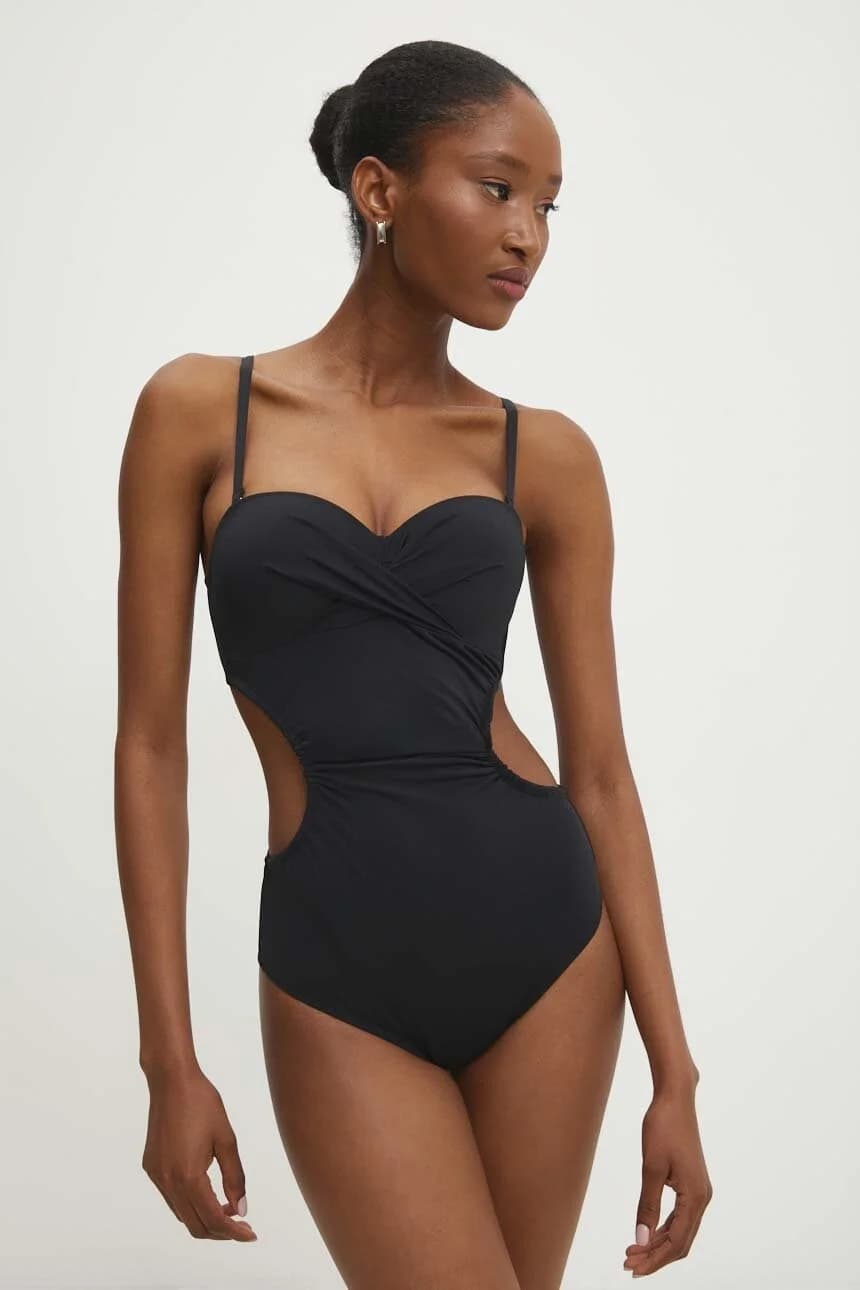 Цельный купальник