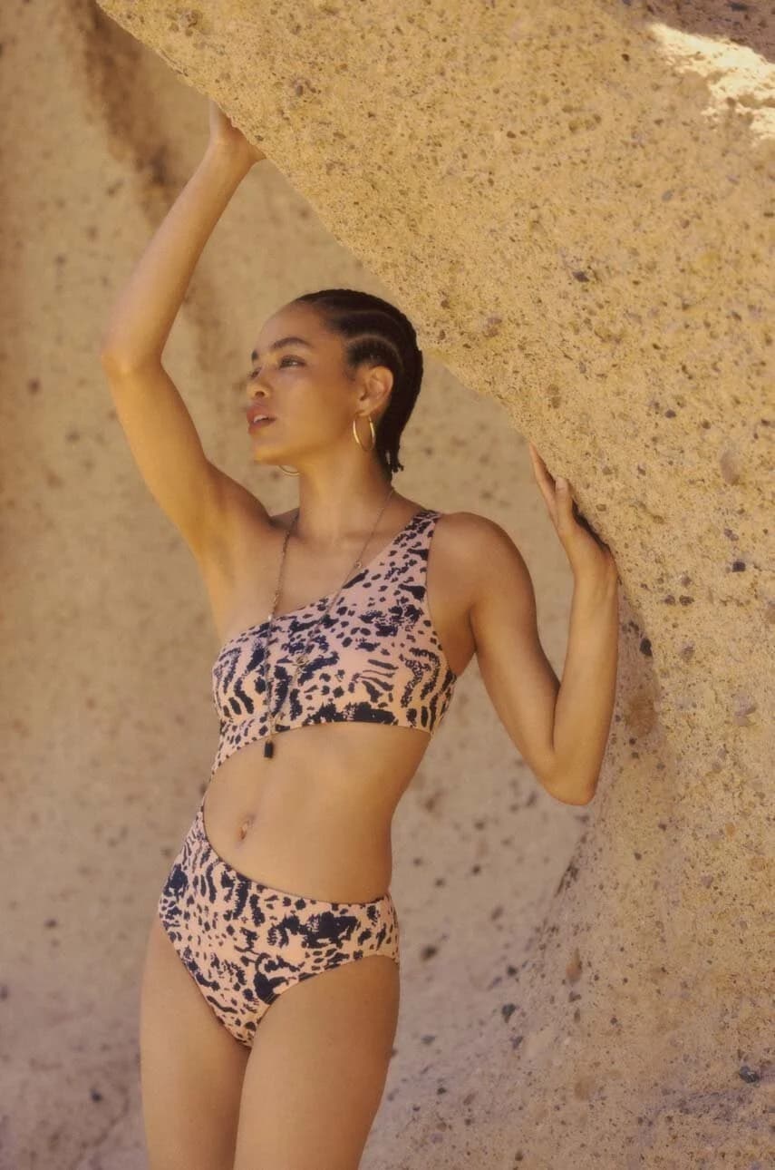 Цельный купальник