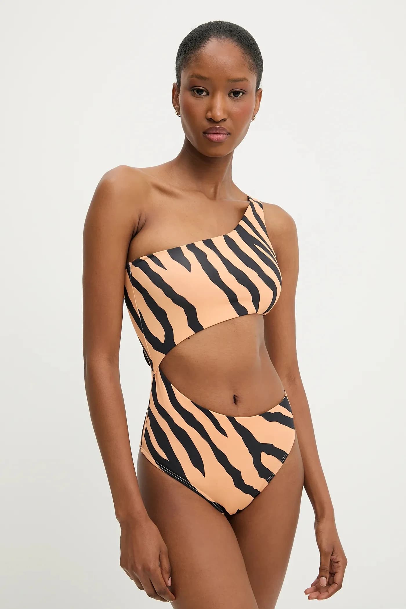 Цельный купальник