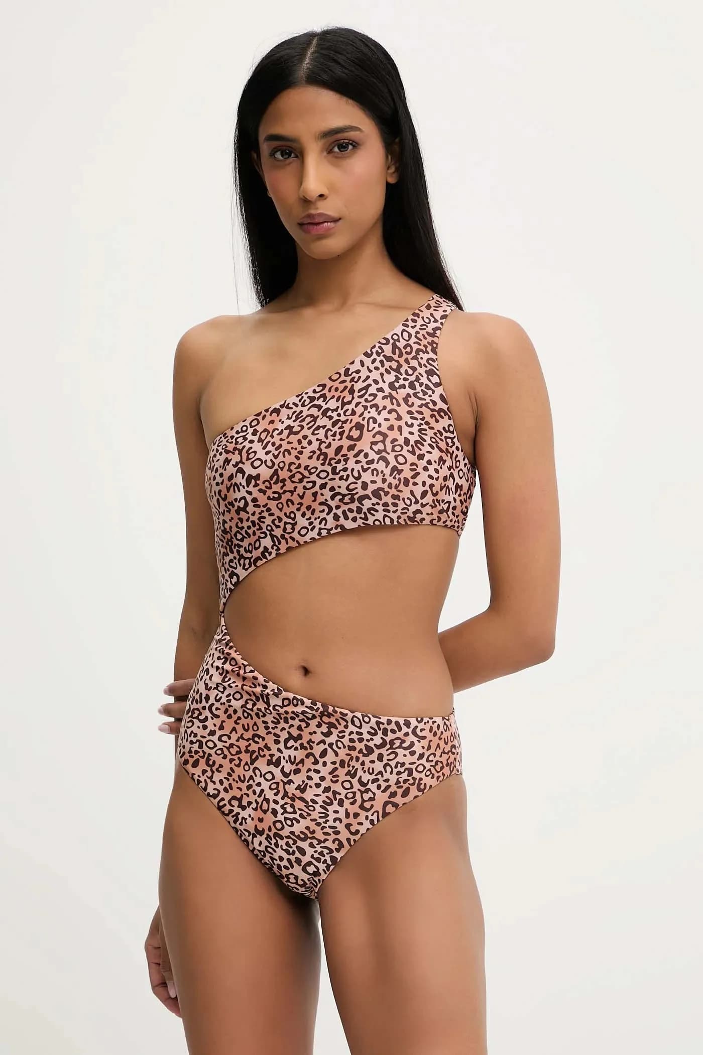 Цельный купальник