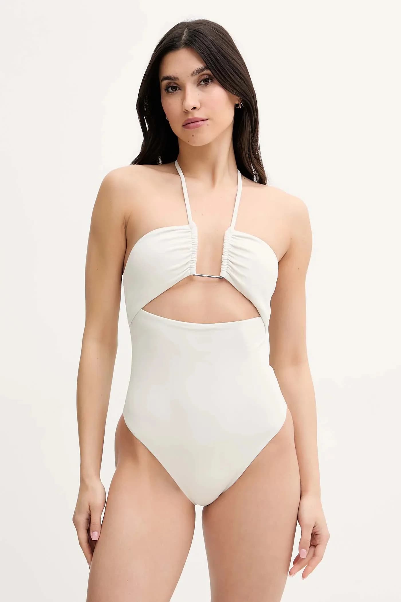 Цельный купальник