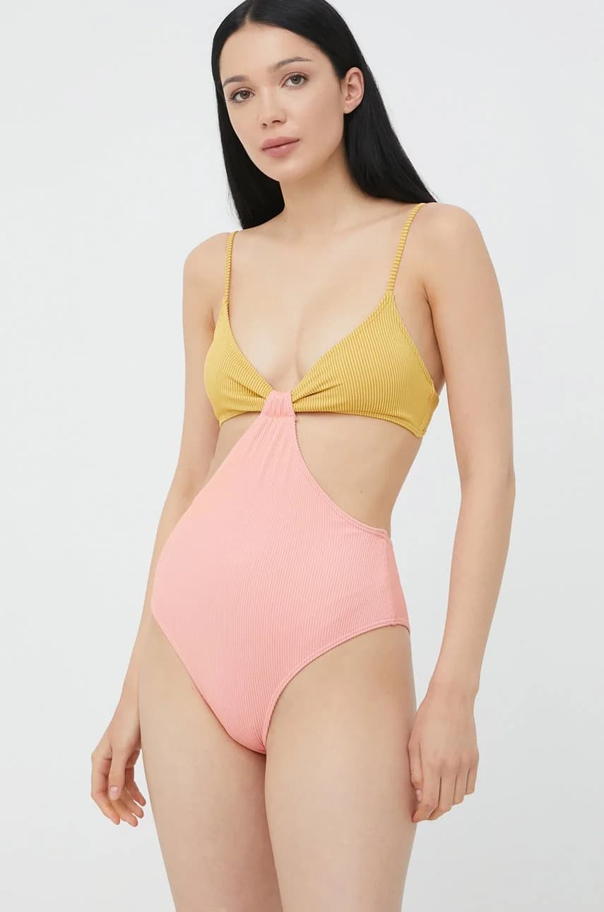 Цельный купальник