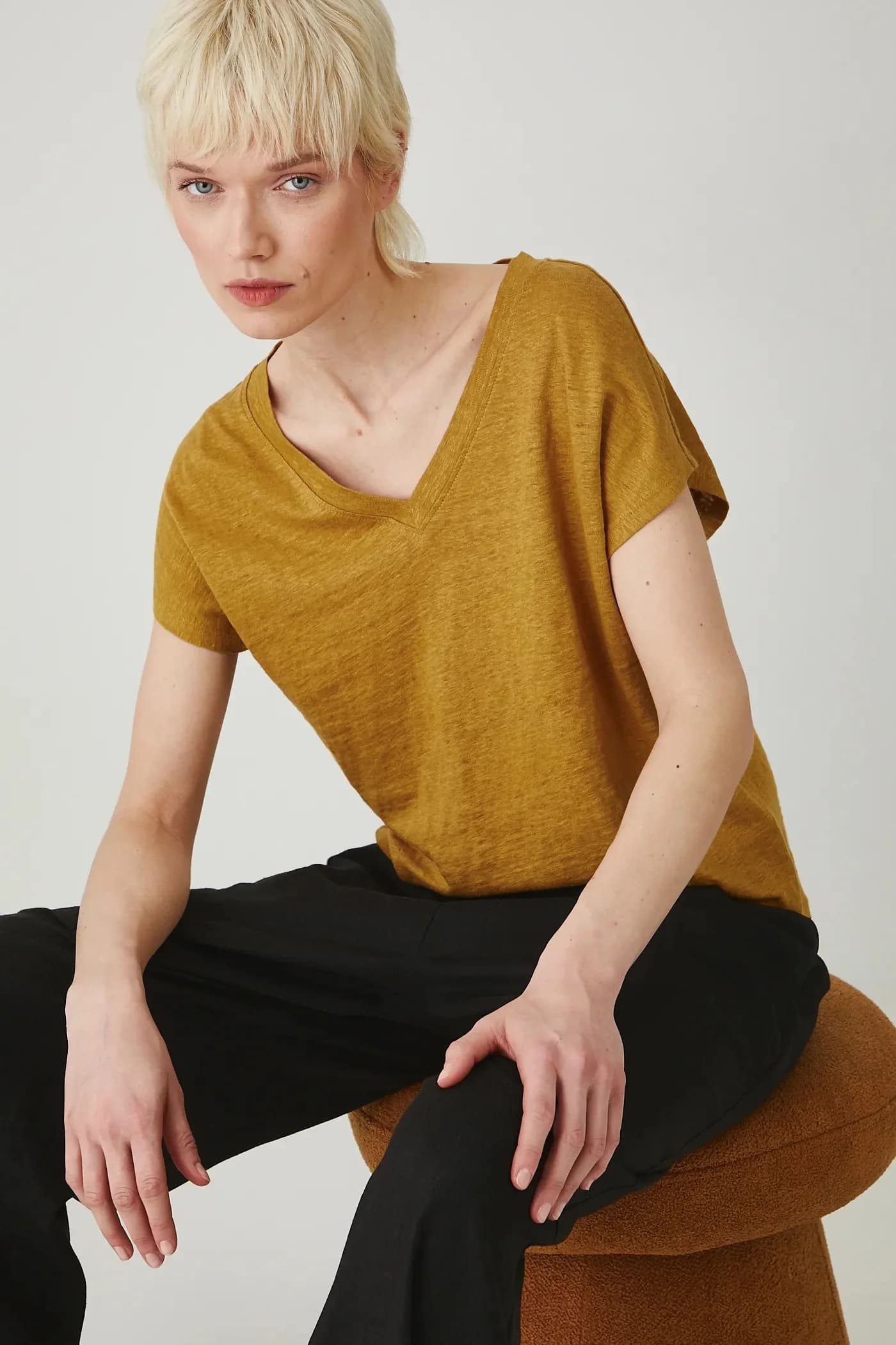 Льняная футболка