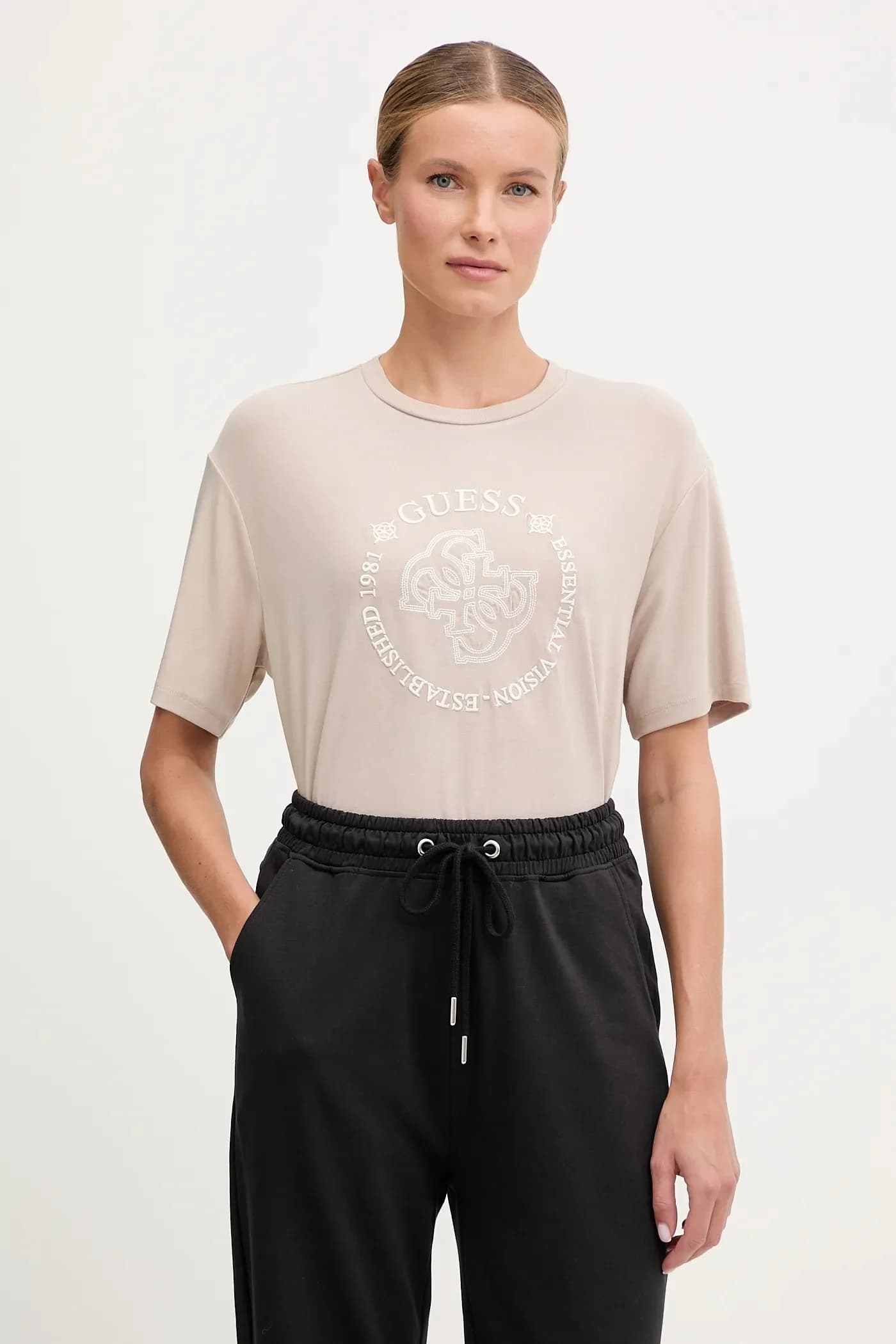 КАРЛА Футболка