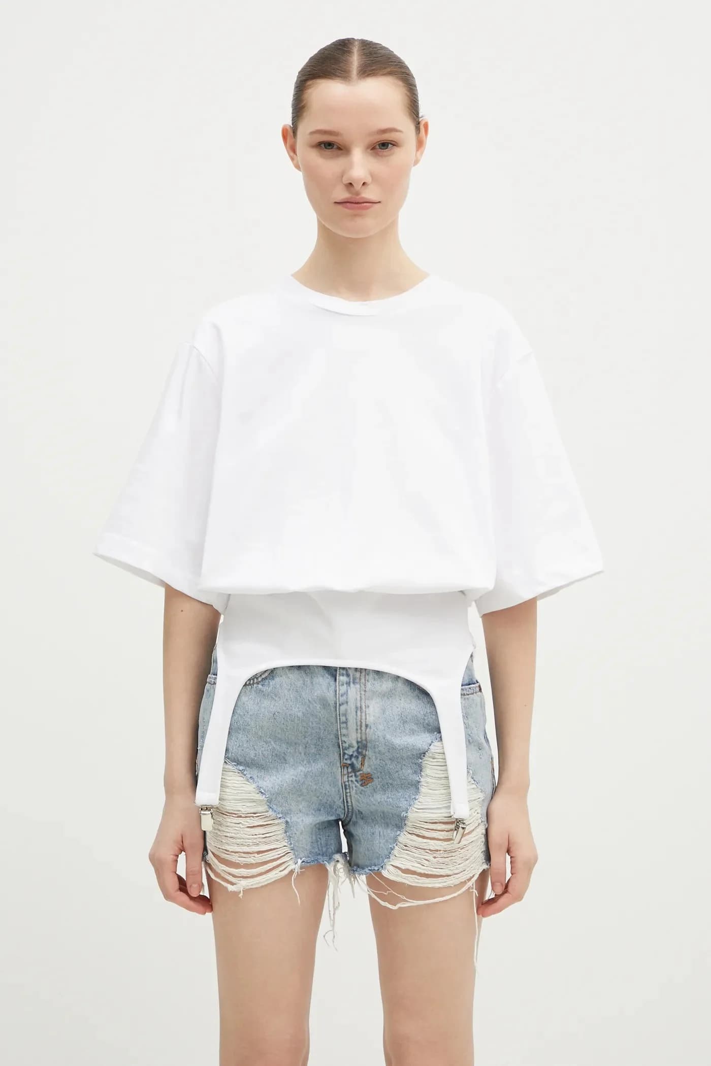 Хлопковая футболка с поясом для чулок