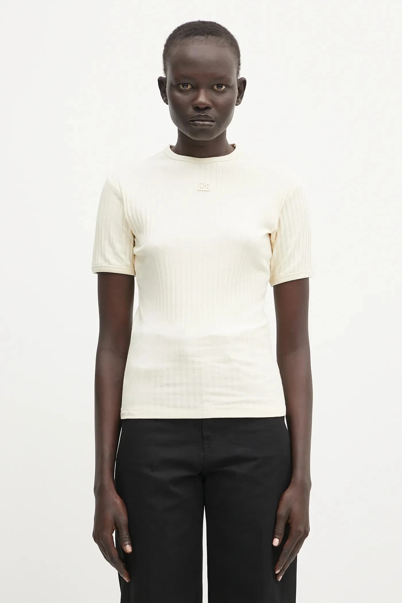 Футболка с изображением движения