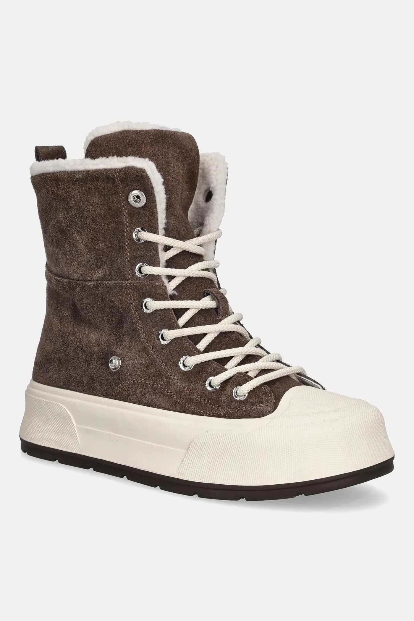 Замшевые кроссовки