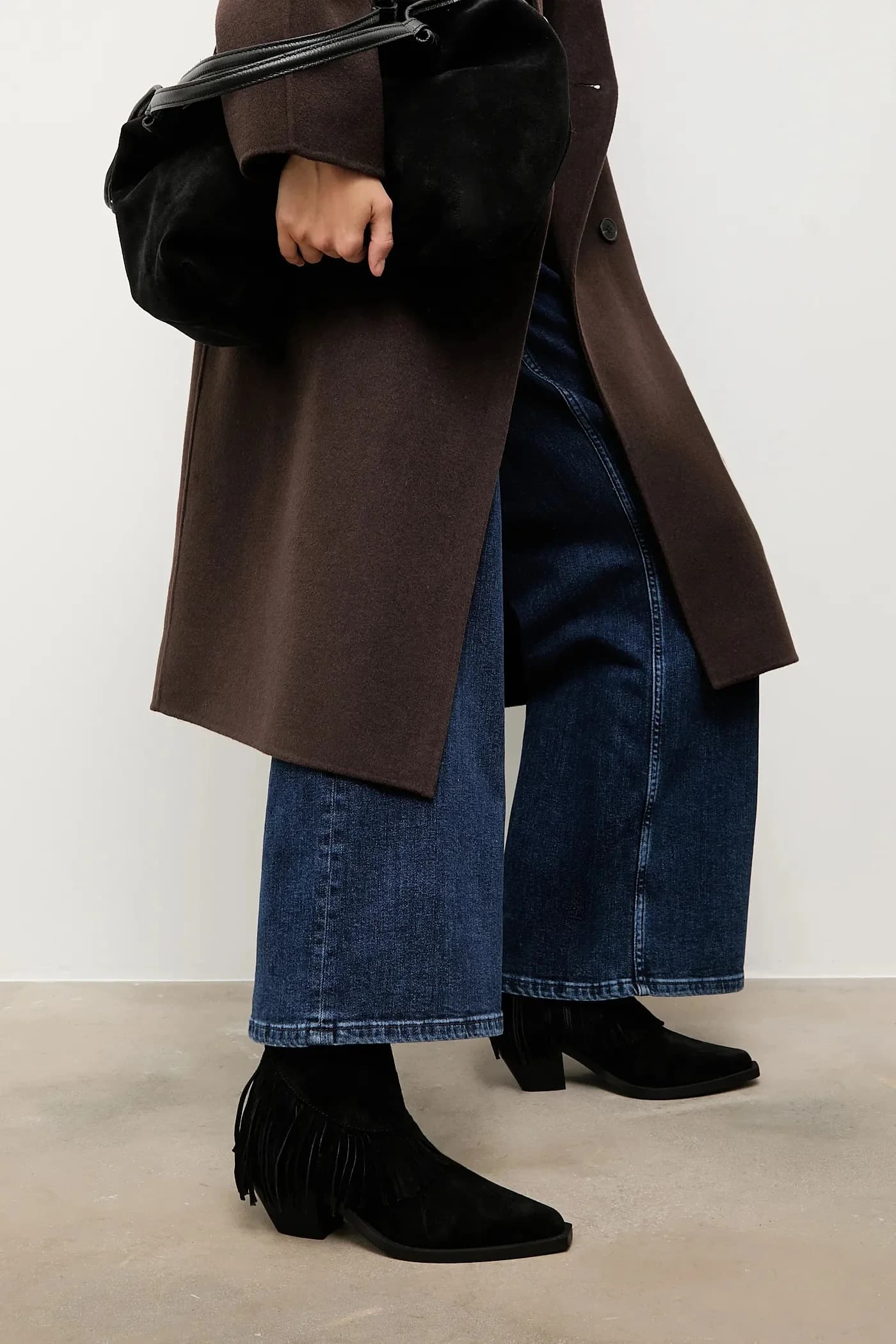 Замшевые ковбойские сапоги