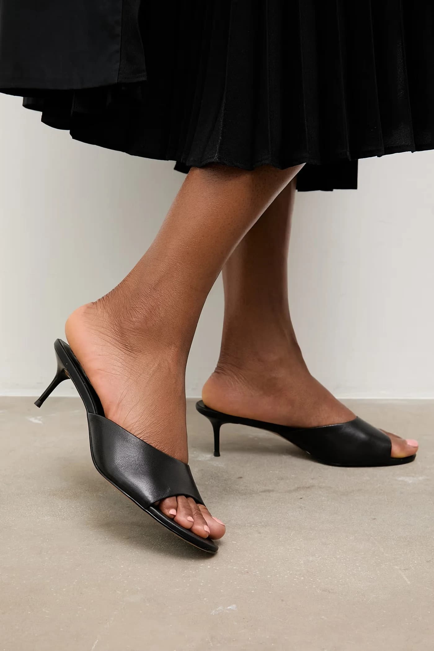 Кожаные шлепанцы