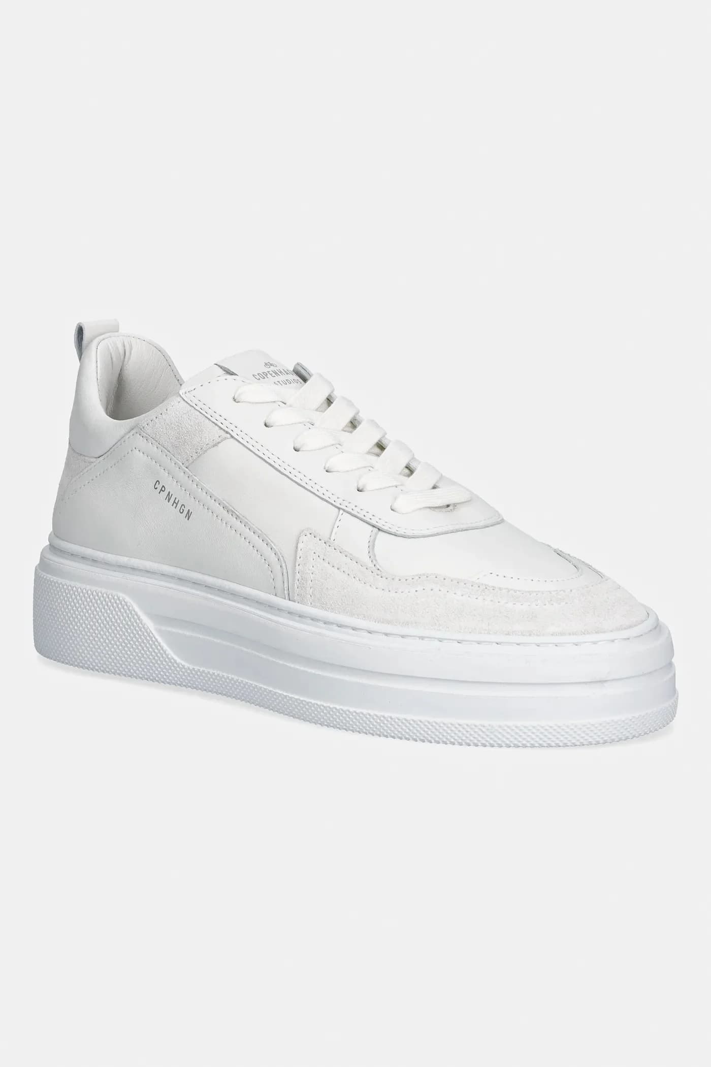 Кожаные кроссовки