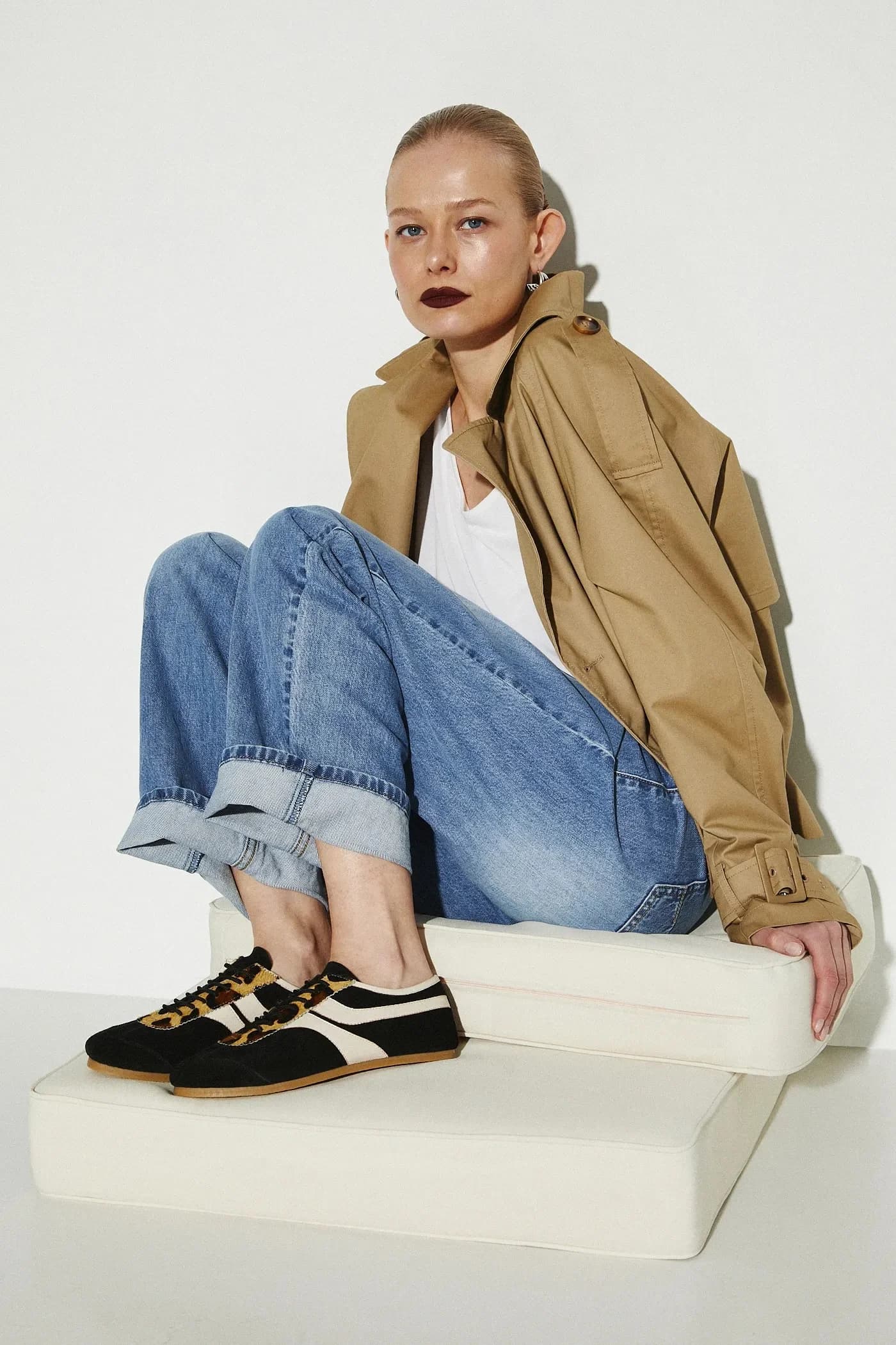 Замшевые кроссовки