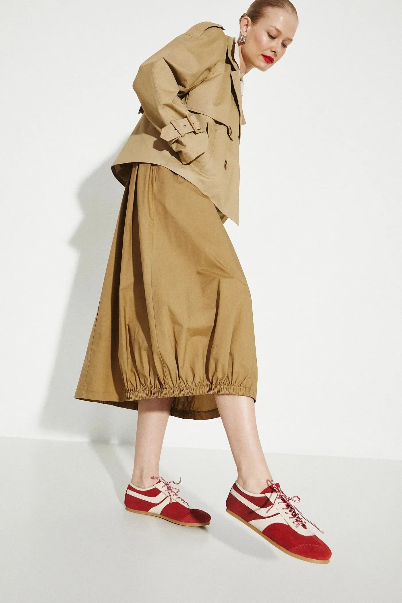 Замшевые кроссовки