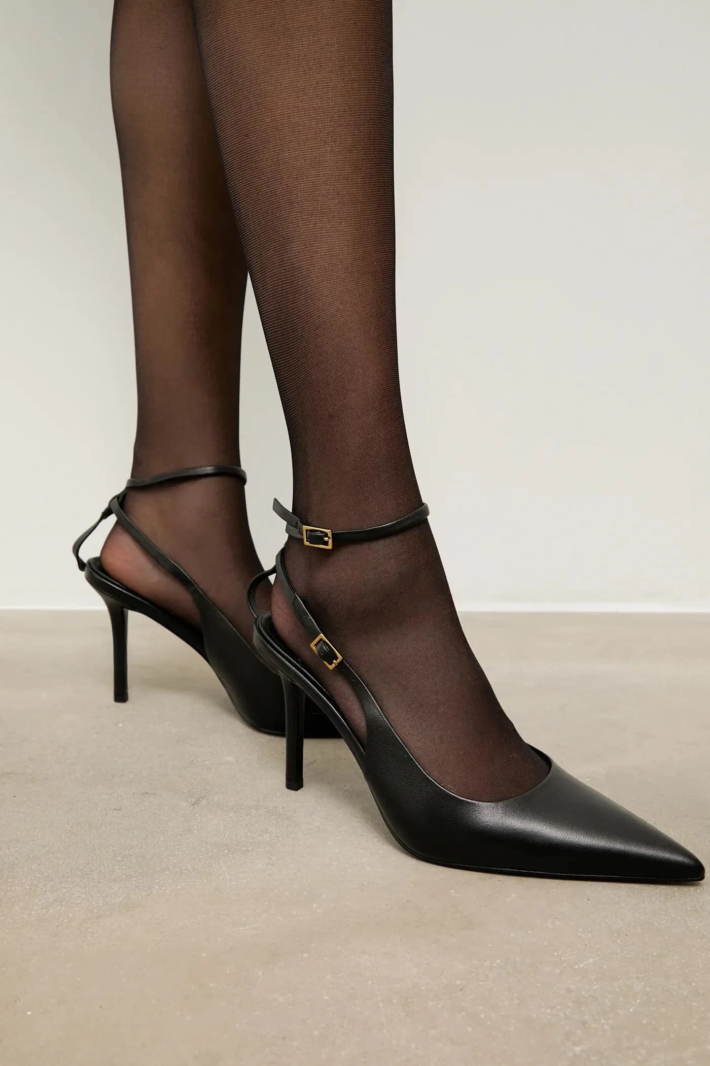 Кожаные туфли на высоком каблуке