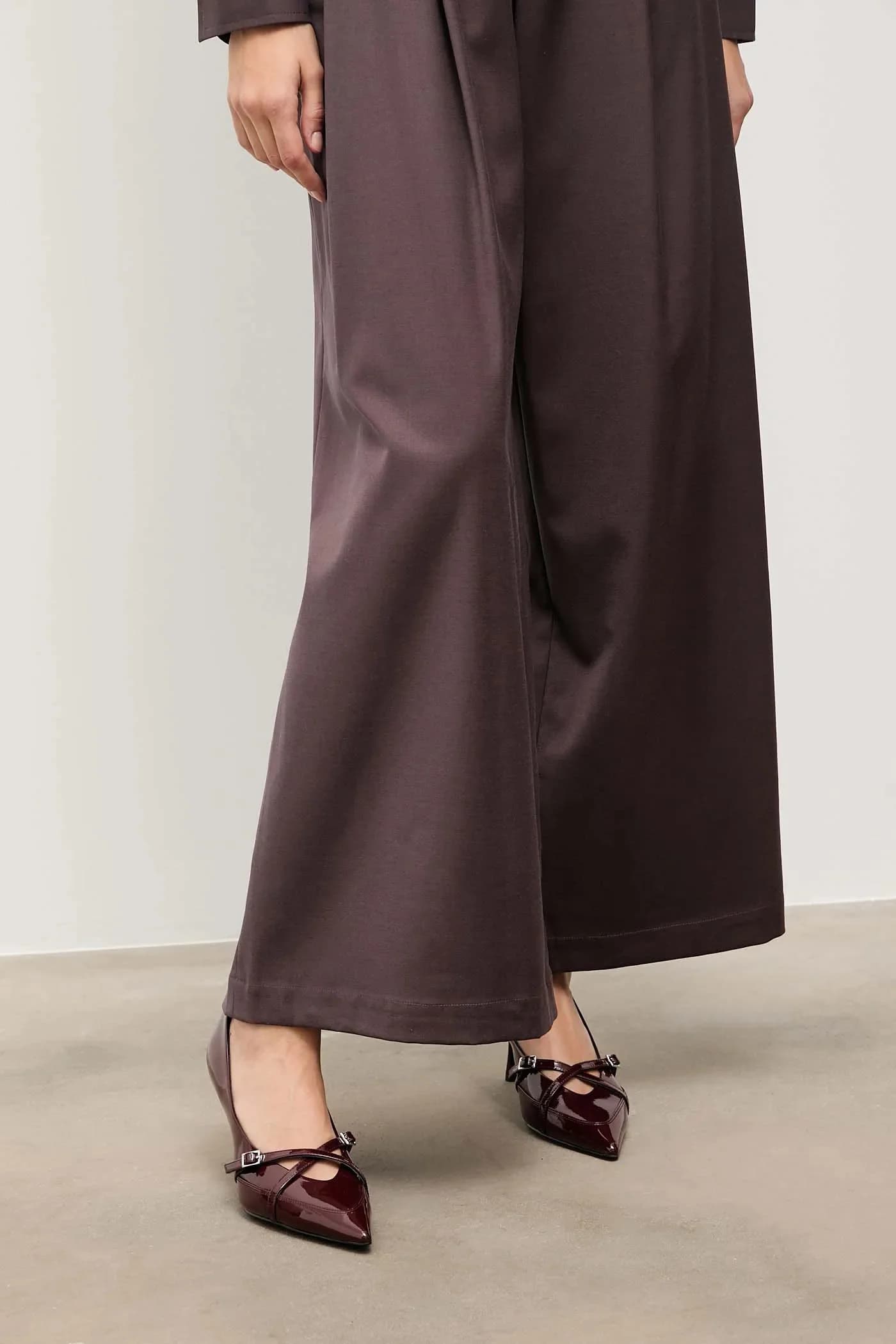 Кожаные туфли на высоком каблуке