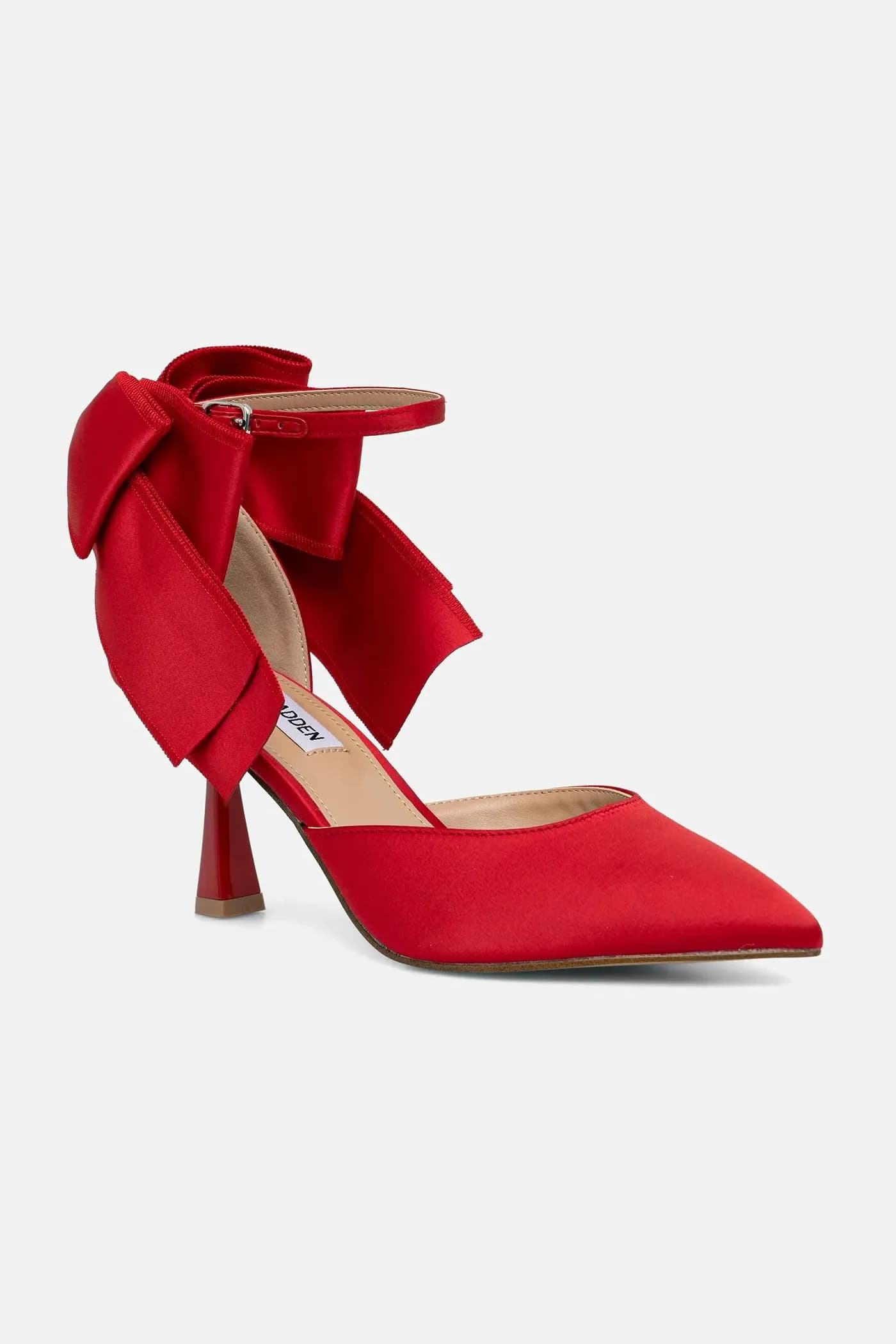 Фиорела на высоких каблуках