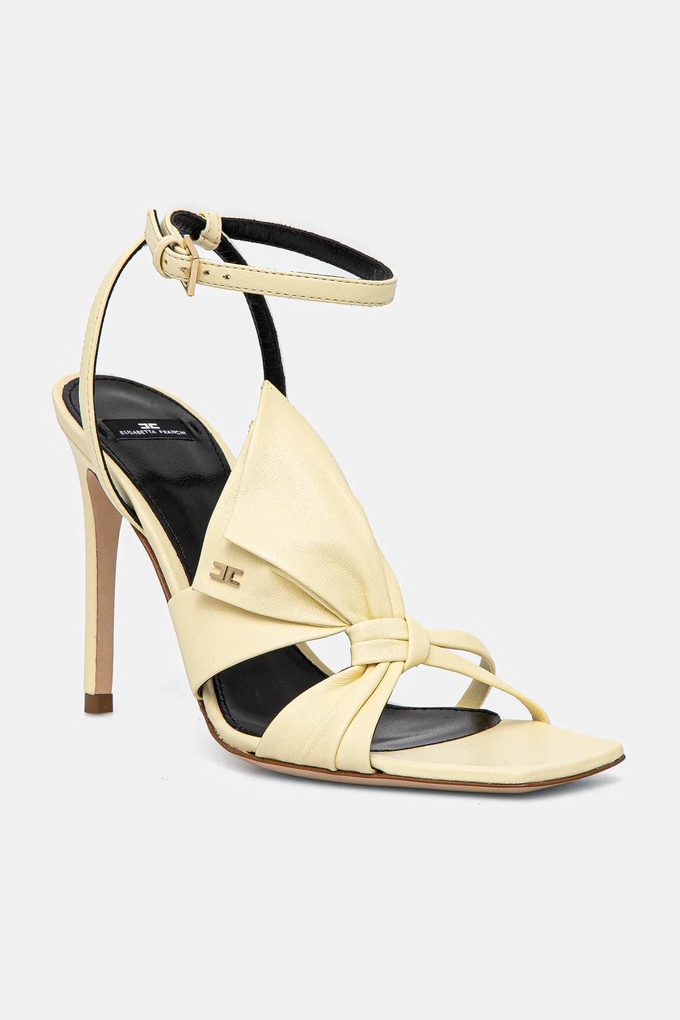 Кожаные туфли на высоком каблуке