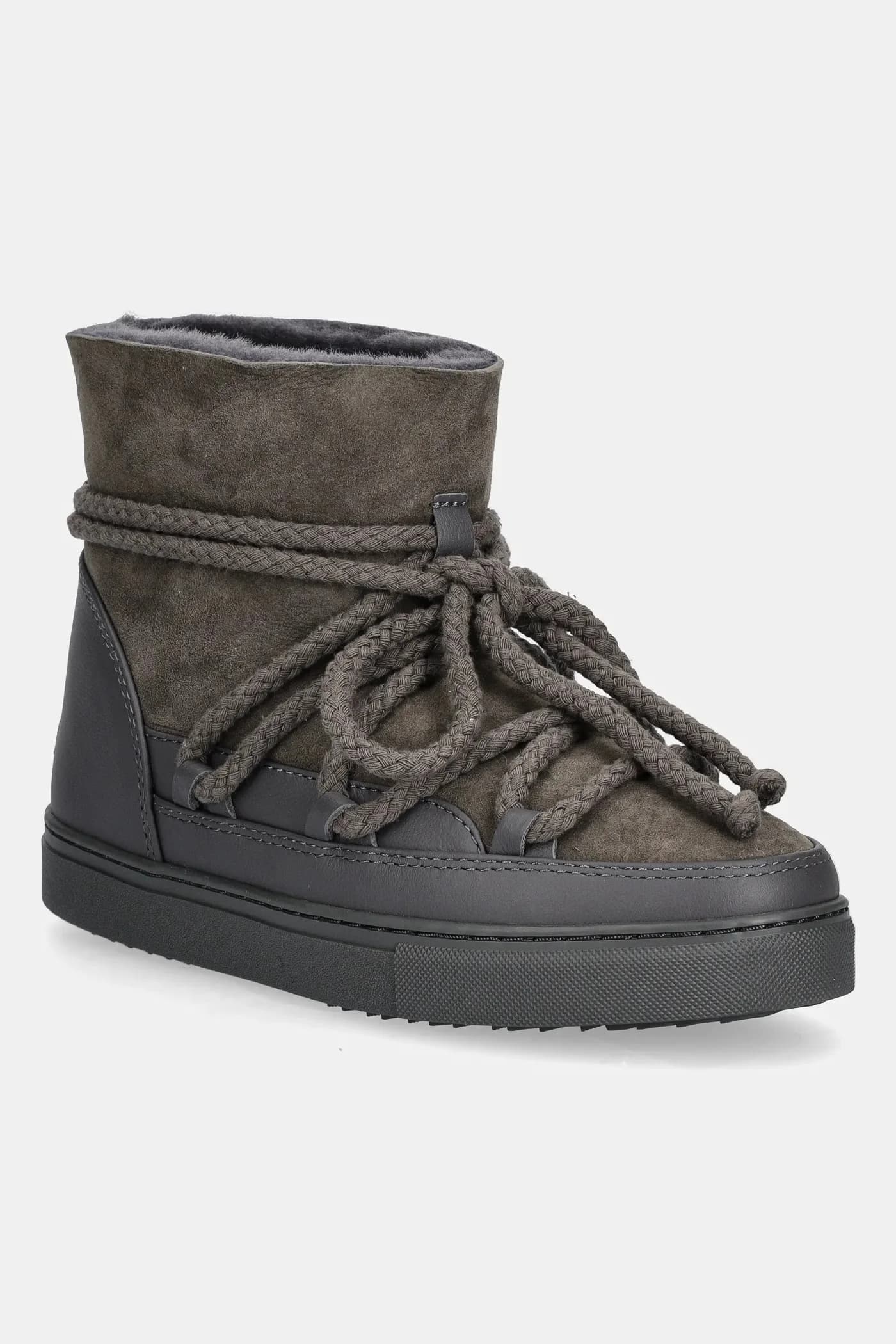 Классические кожаные зимние ботинки.