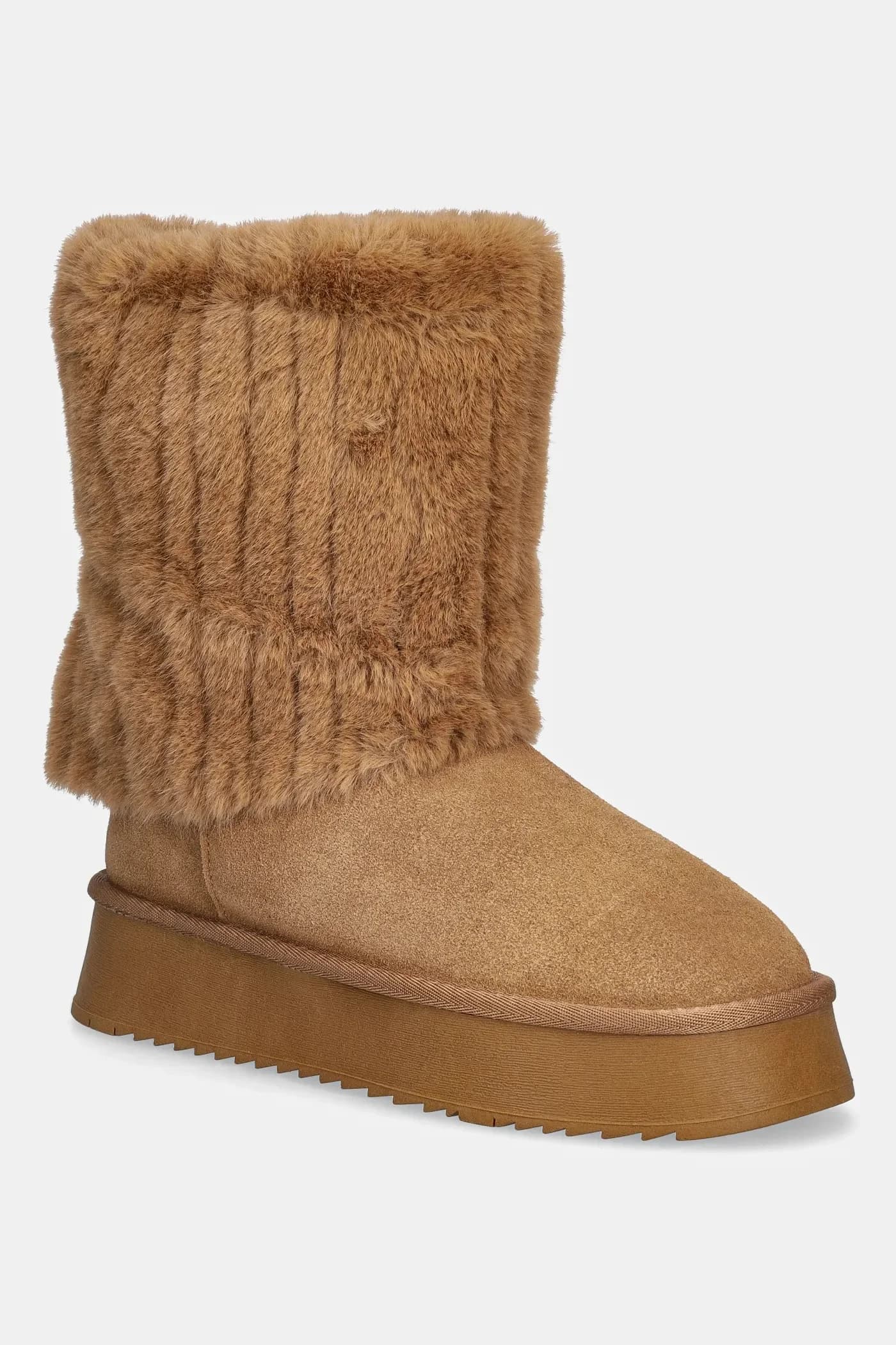 Замшевые зимние ботинки