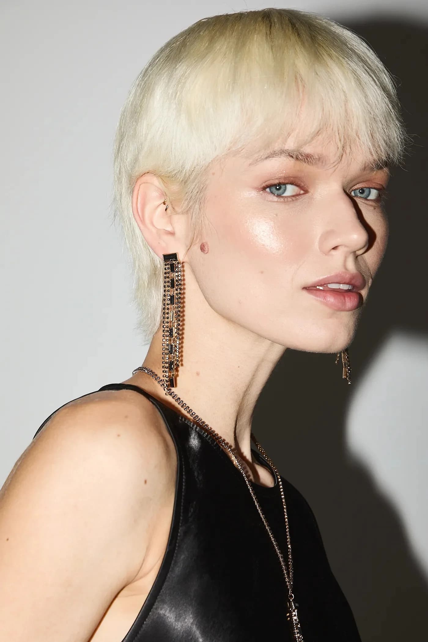 Серьги серые для женщин