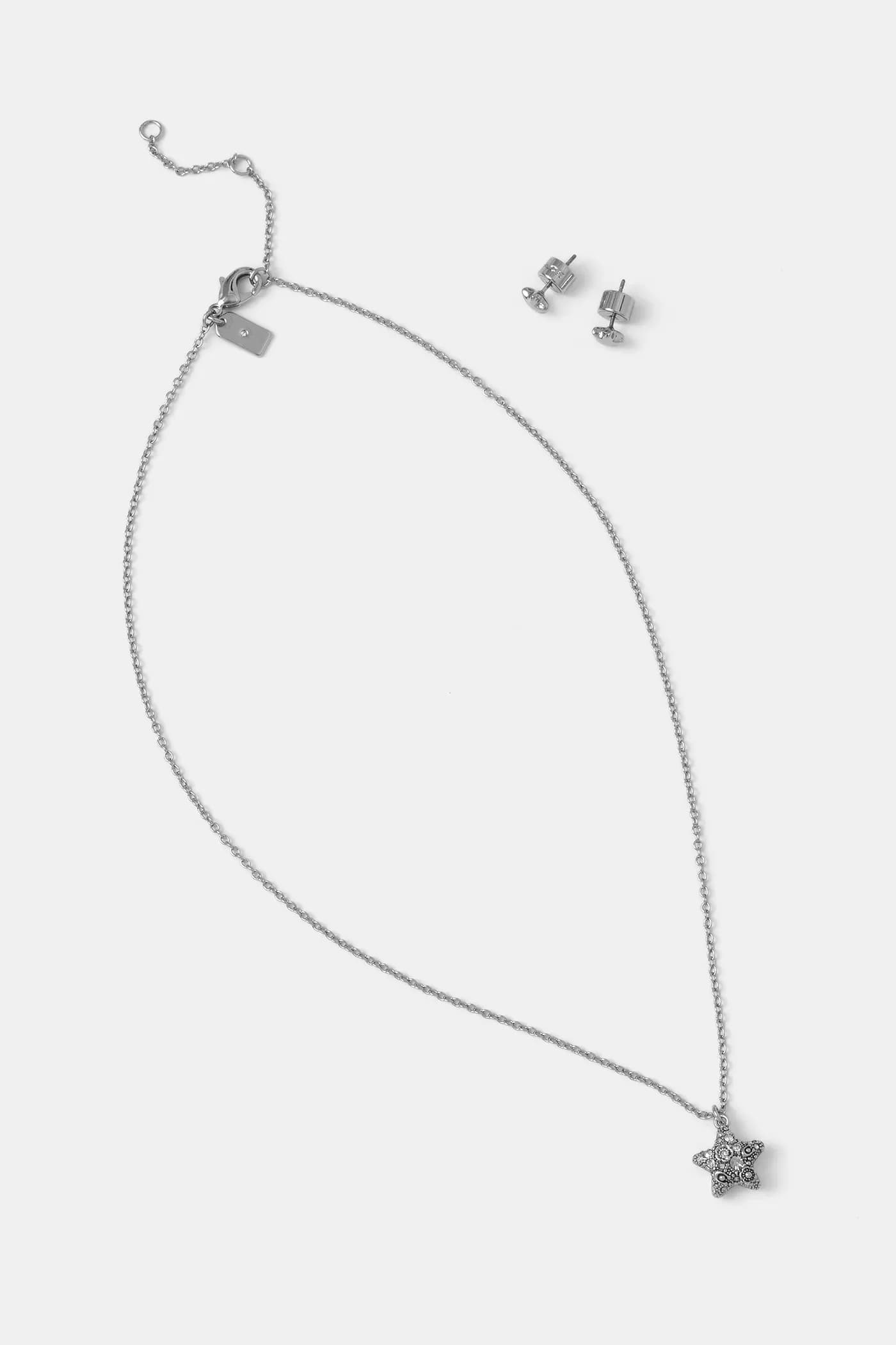 Набор украшений в подарочной упаковке.