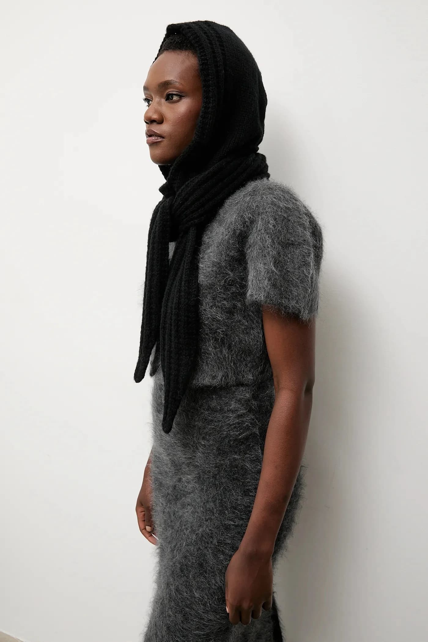 Капюшон с шерстью мериноса.