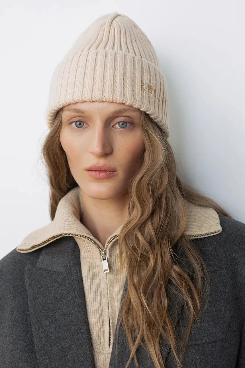 Шерстяная шапка-бини