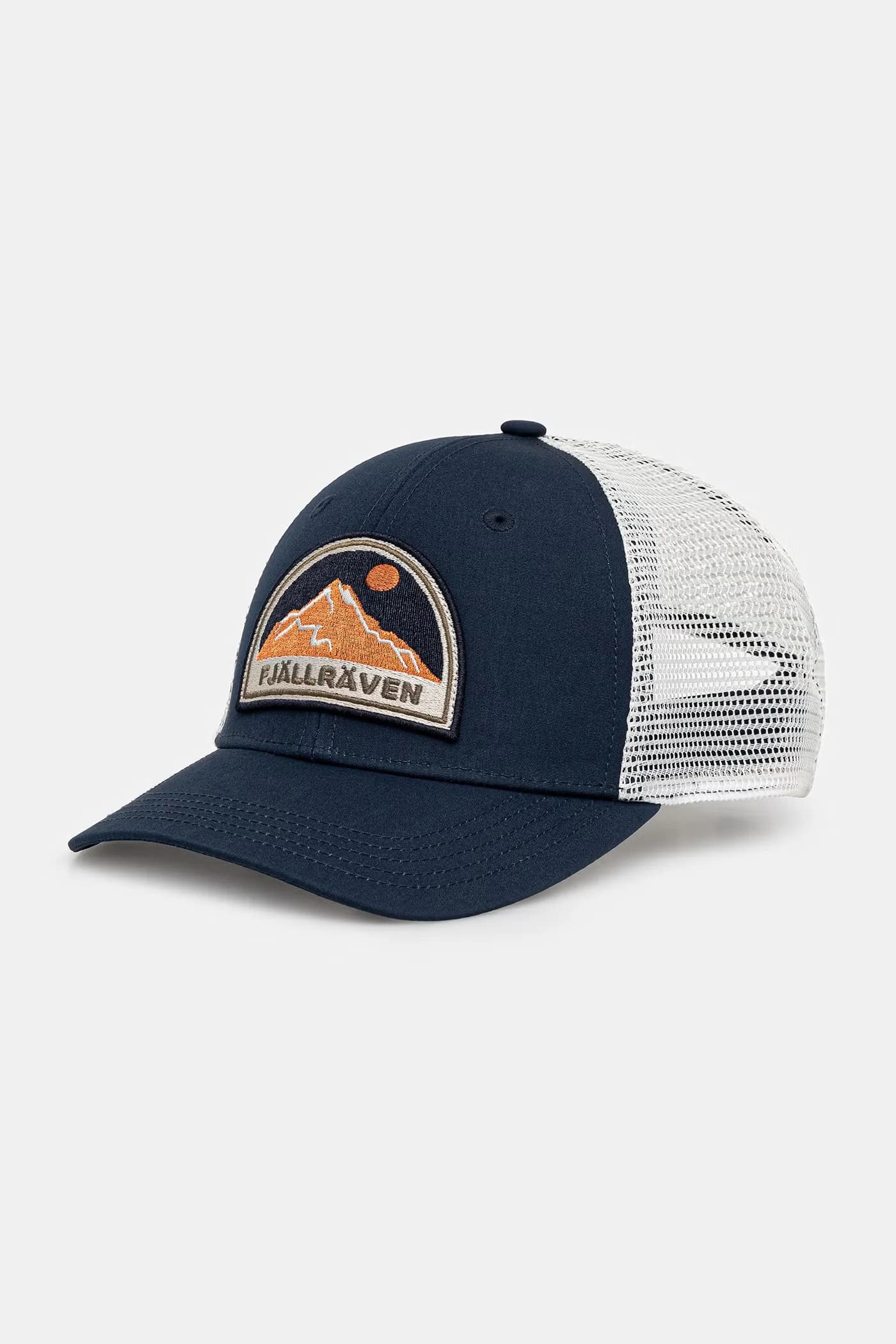 Бейсбольная кепка с бейджем