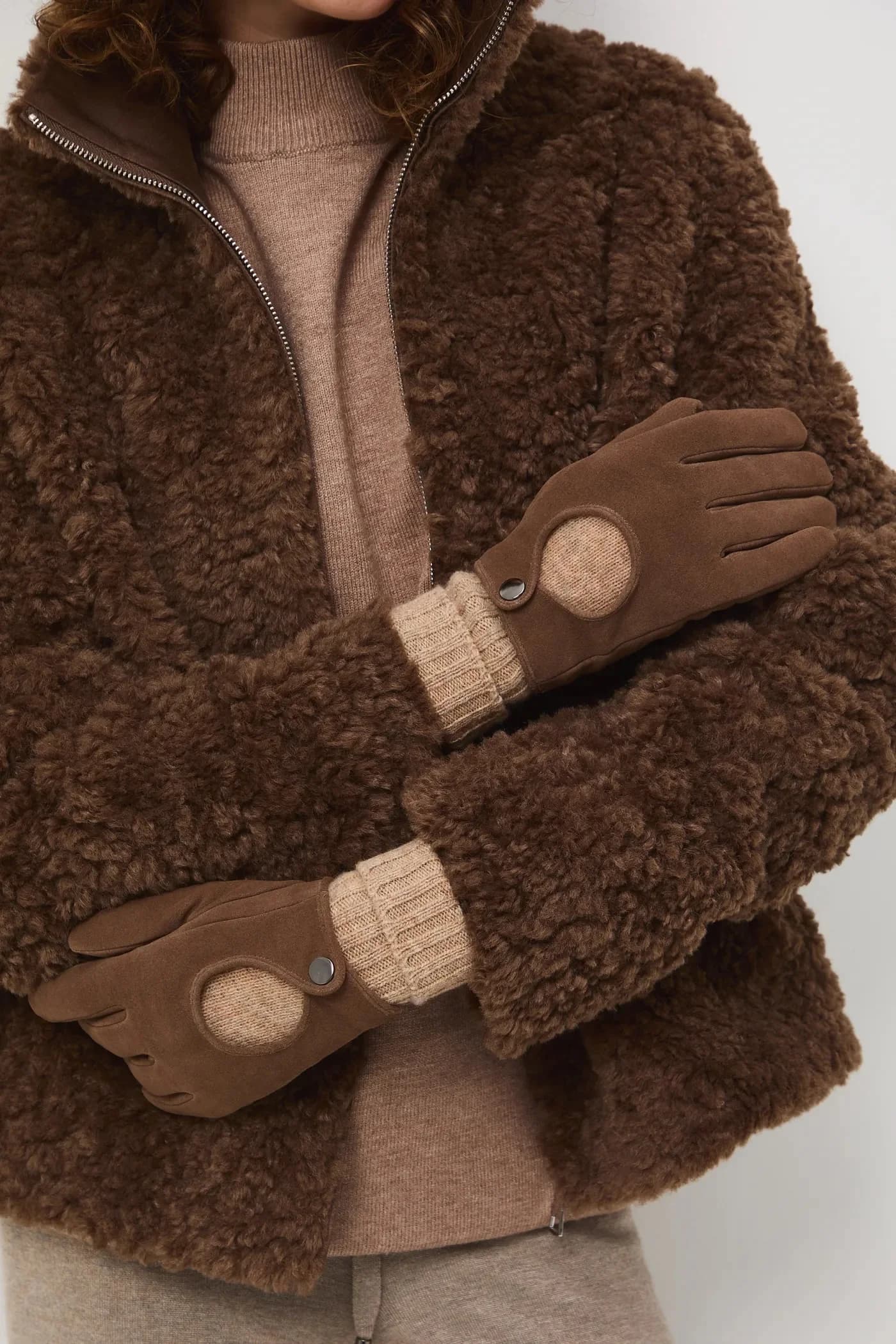 Замшевые перчатки