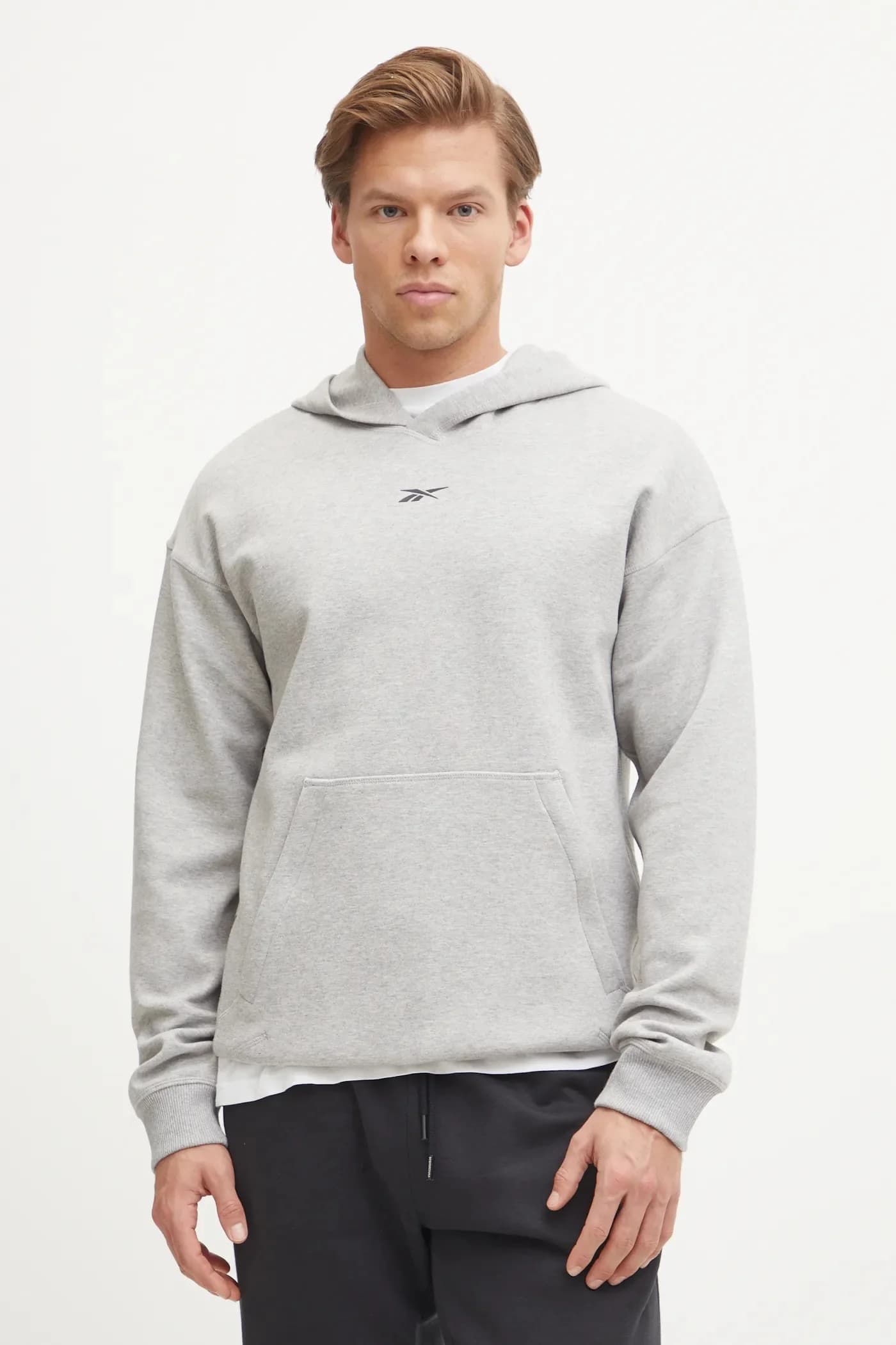 Спортивная толстовка