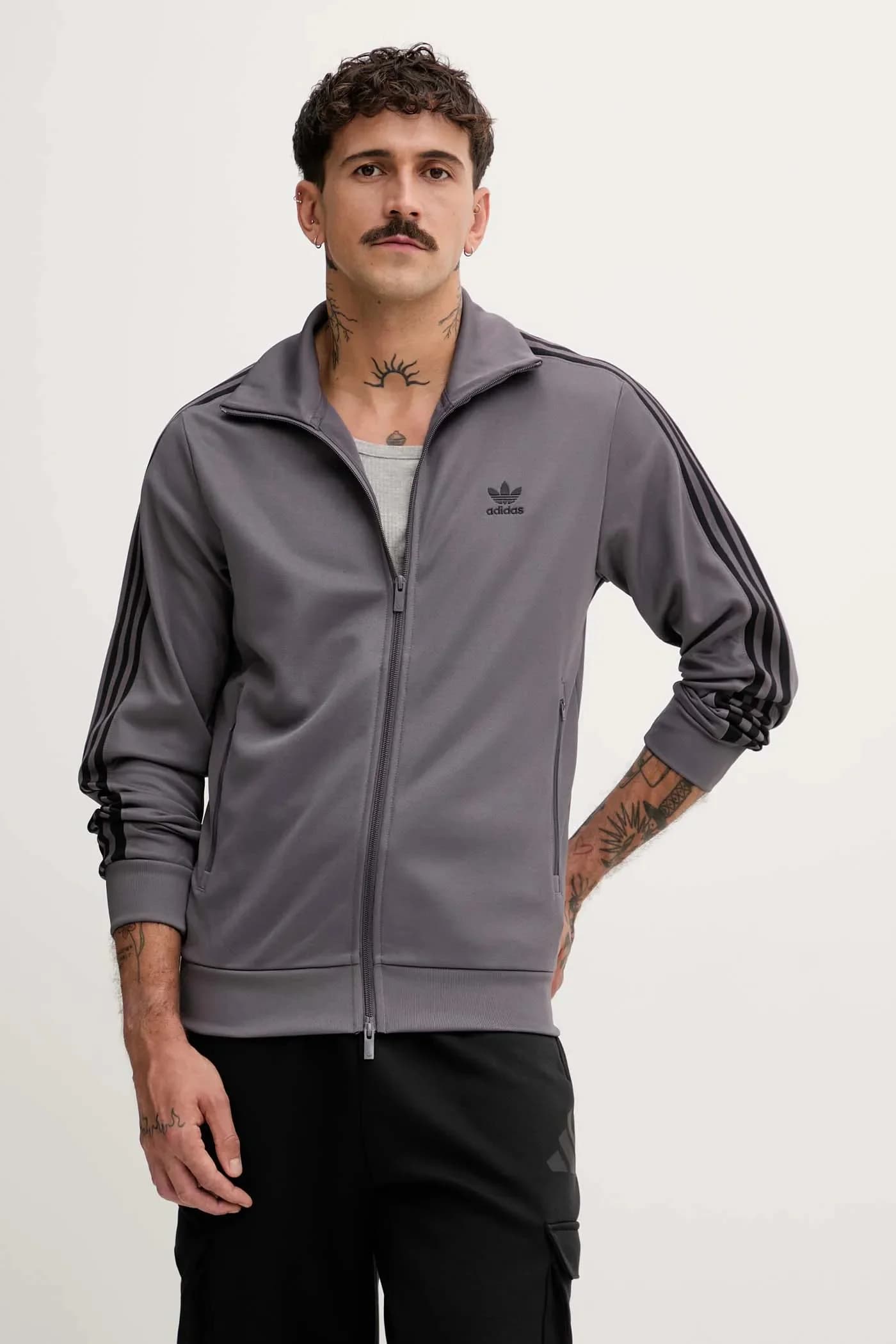 Классическая толстовка с надписью Tt