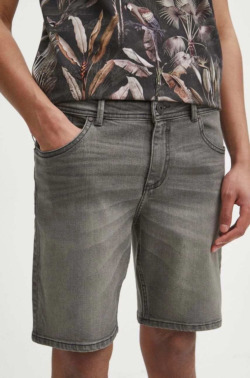 Джинсовые шорты