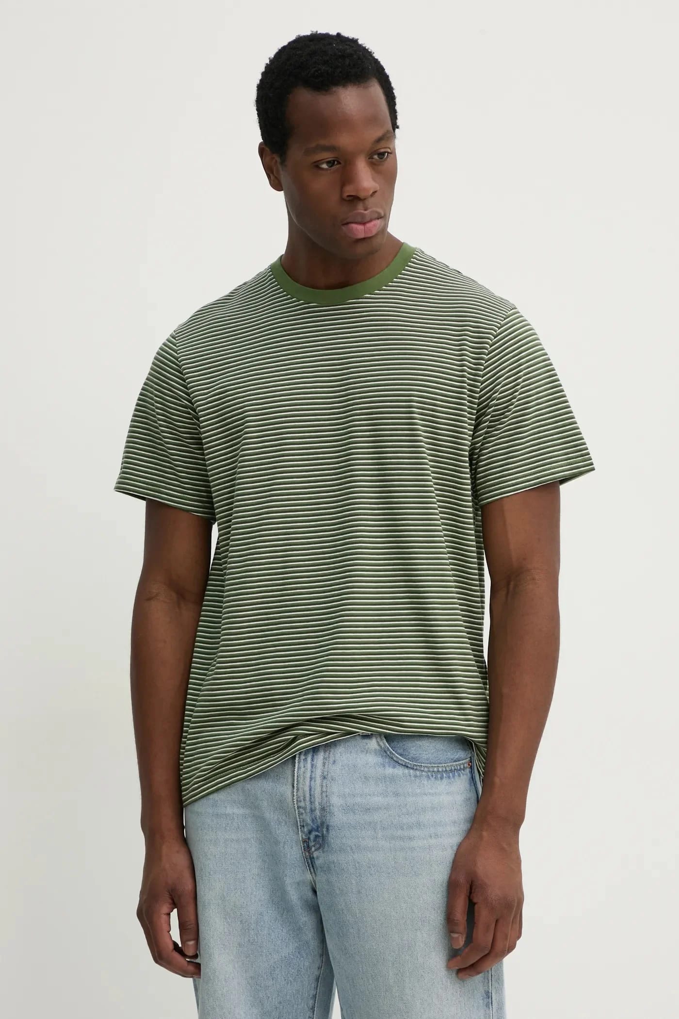 Футболка THE ESSENTIAL TEE из хлопка зеленая для мужчин