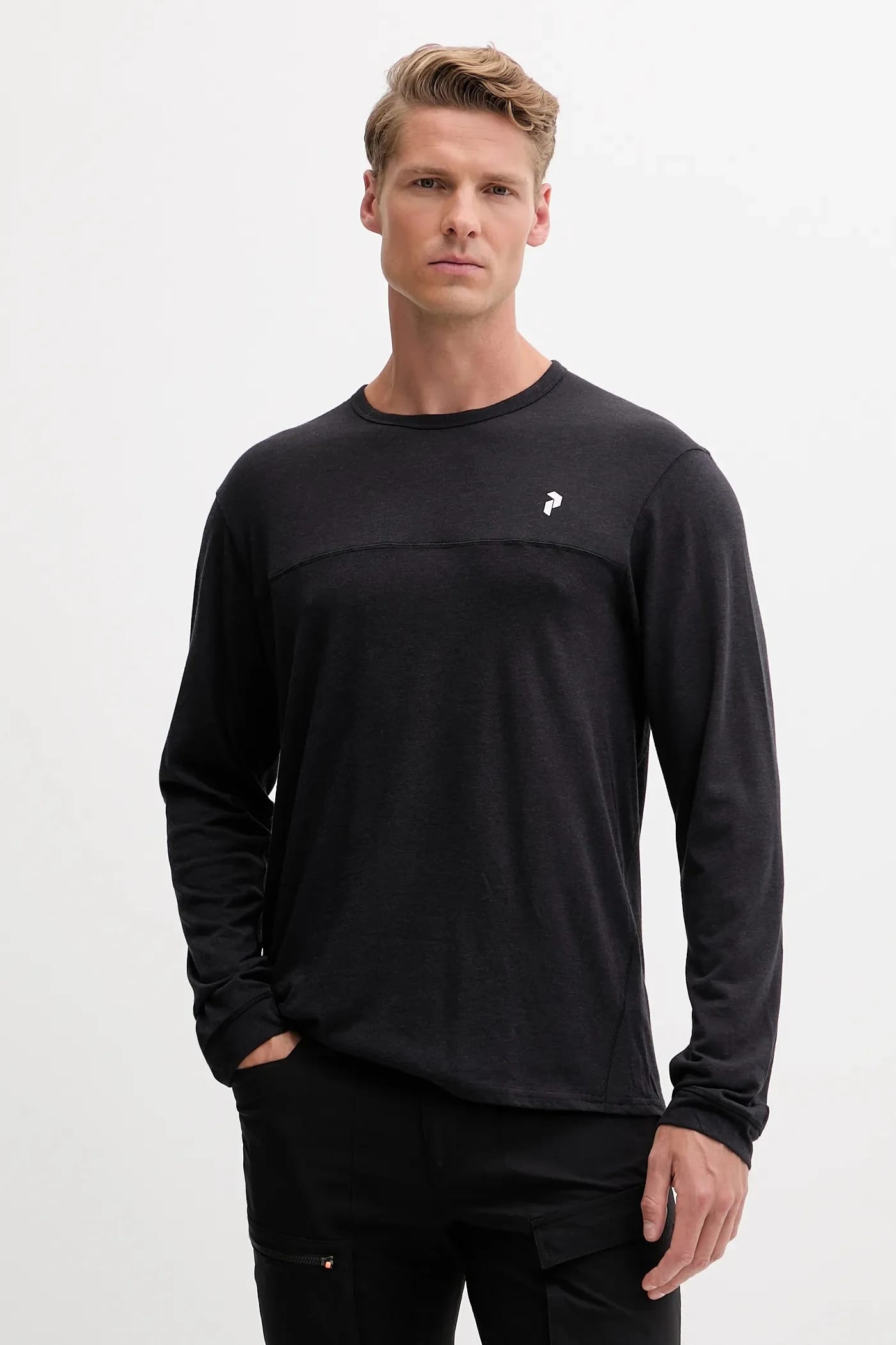 Спортивный лонгслив черный для мужчин