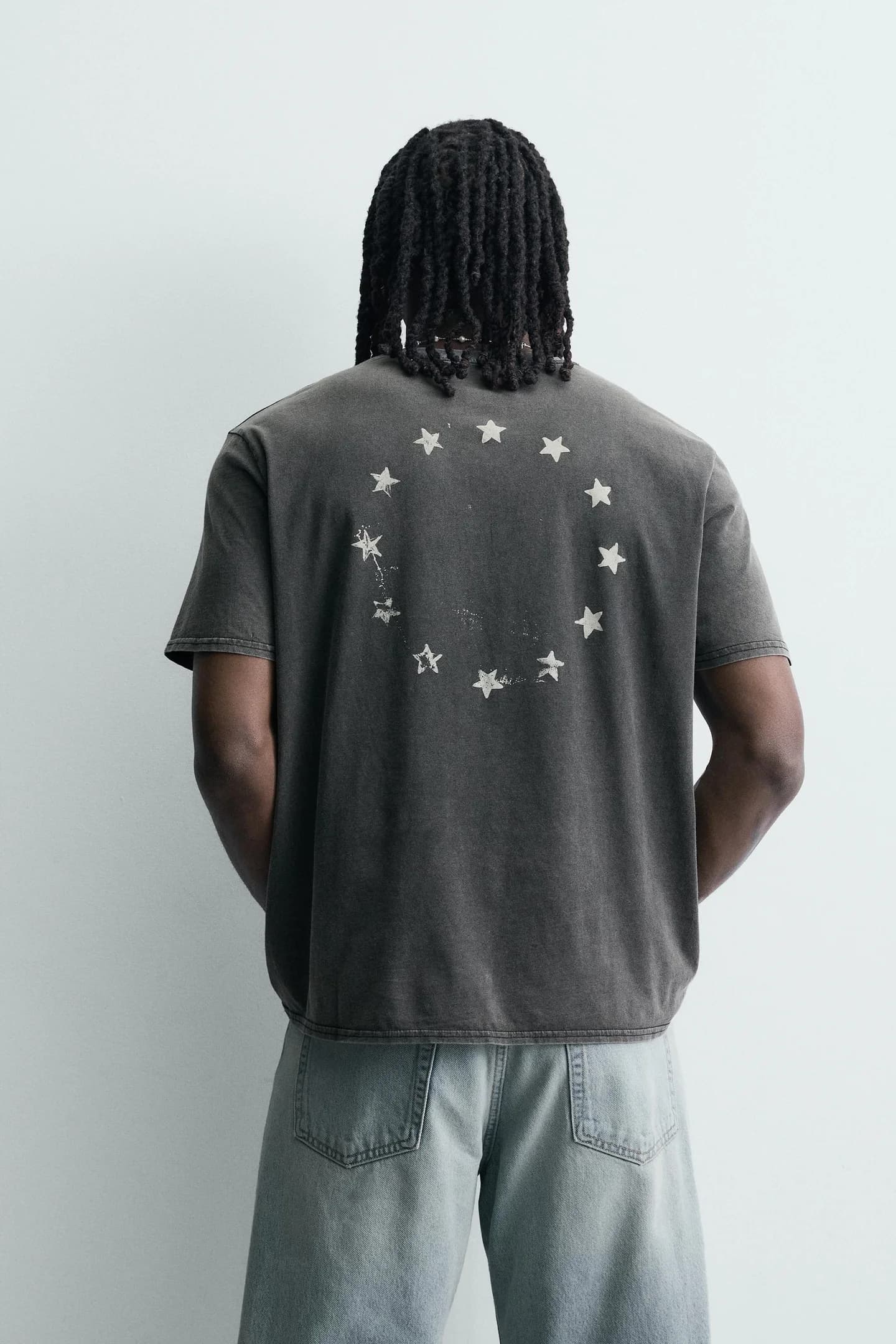 ФУТБОЛКА С ПРИНТАМИ С ЭФФЕКТОМ СТИРКИ