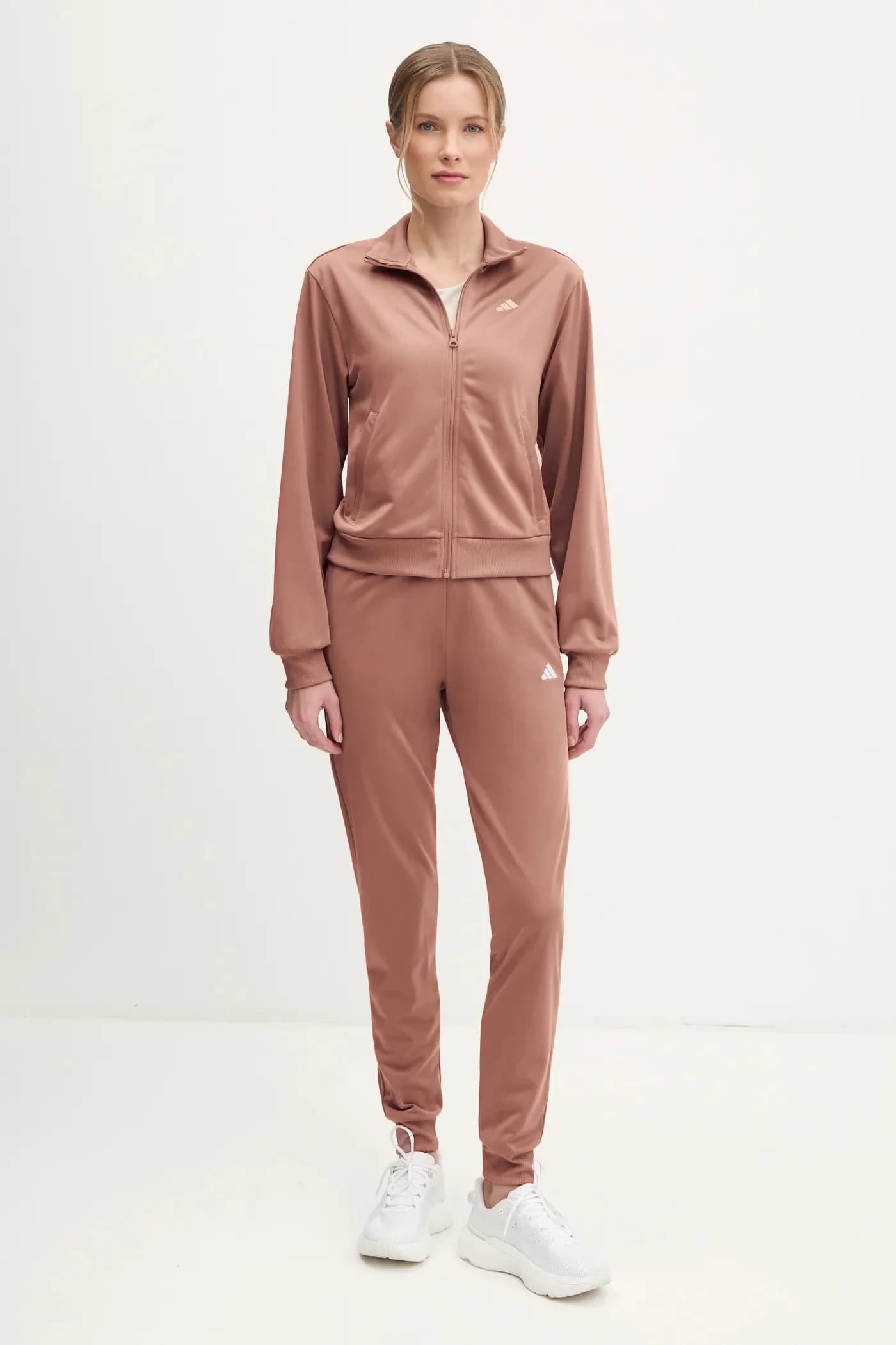 Уютный спортивный костюм