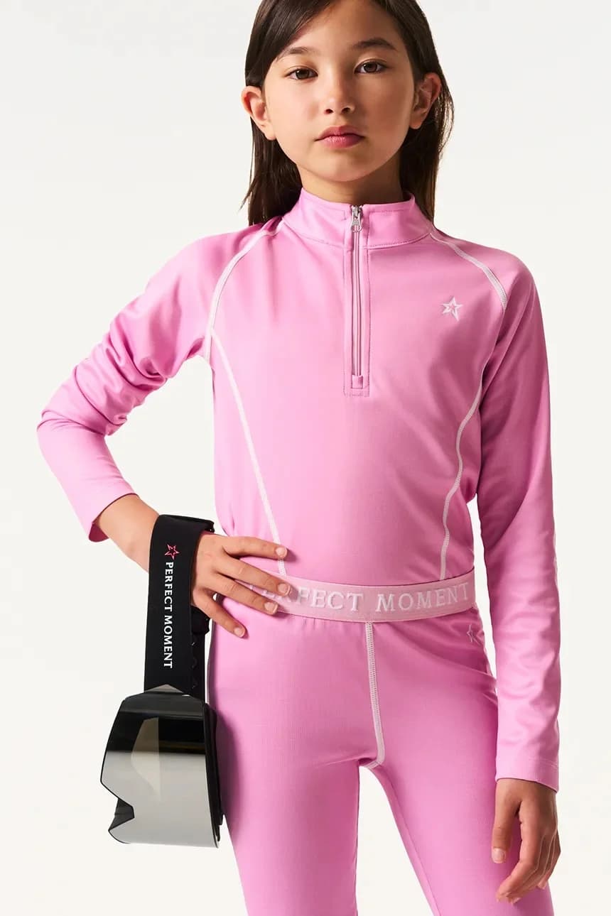 Функциональная детская термобелье с длинными рукавами и половинной молнией.