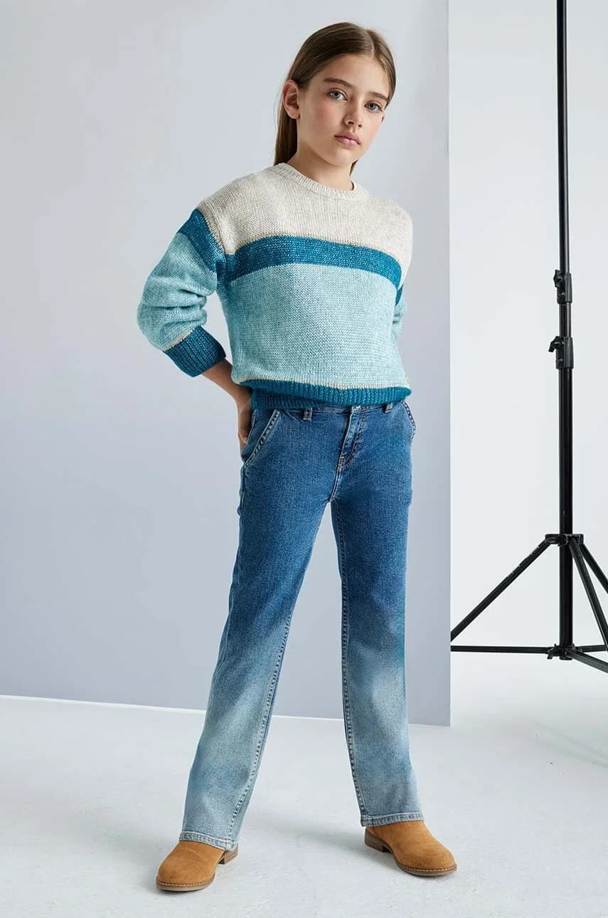 Детские джинсы из денима глубокого крашения.