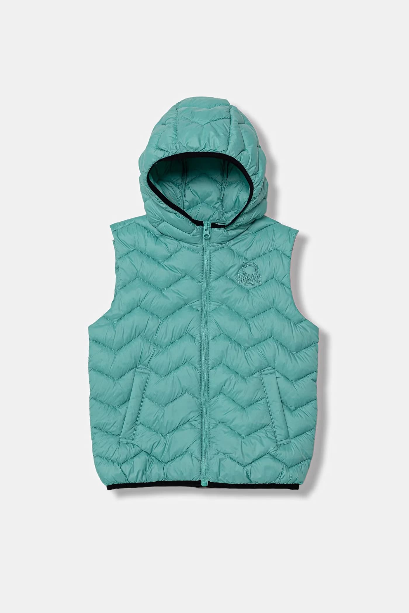 Детский жилет с капюшоном.