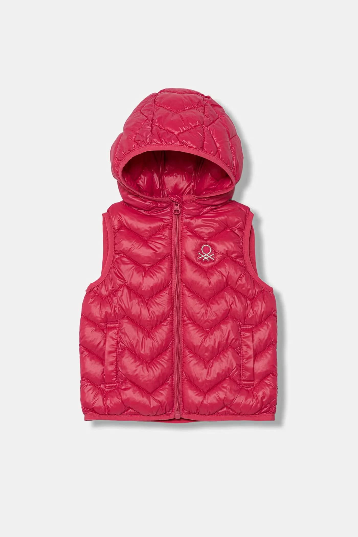 Детский жилет с капюшоном.
