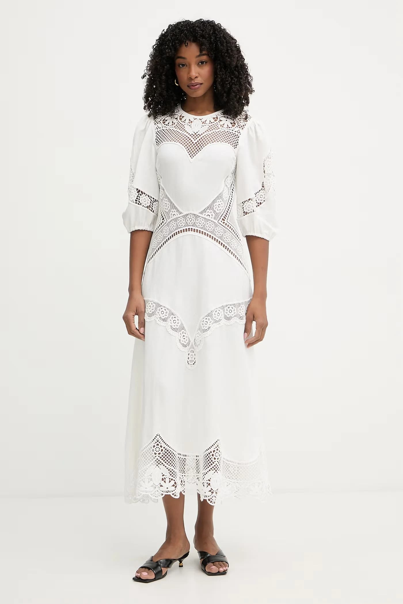 Расклешенное платье из вискозы.