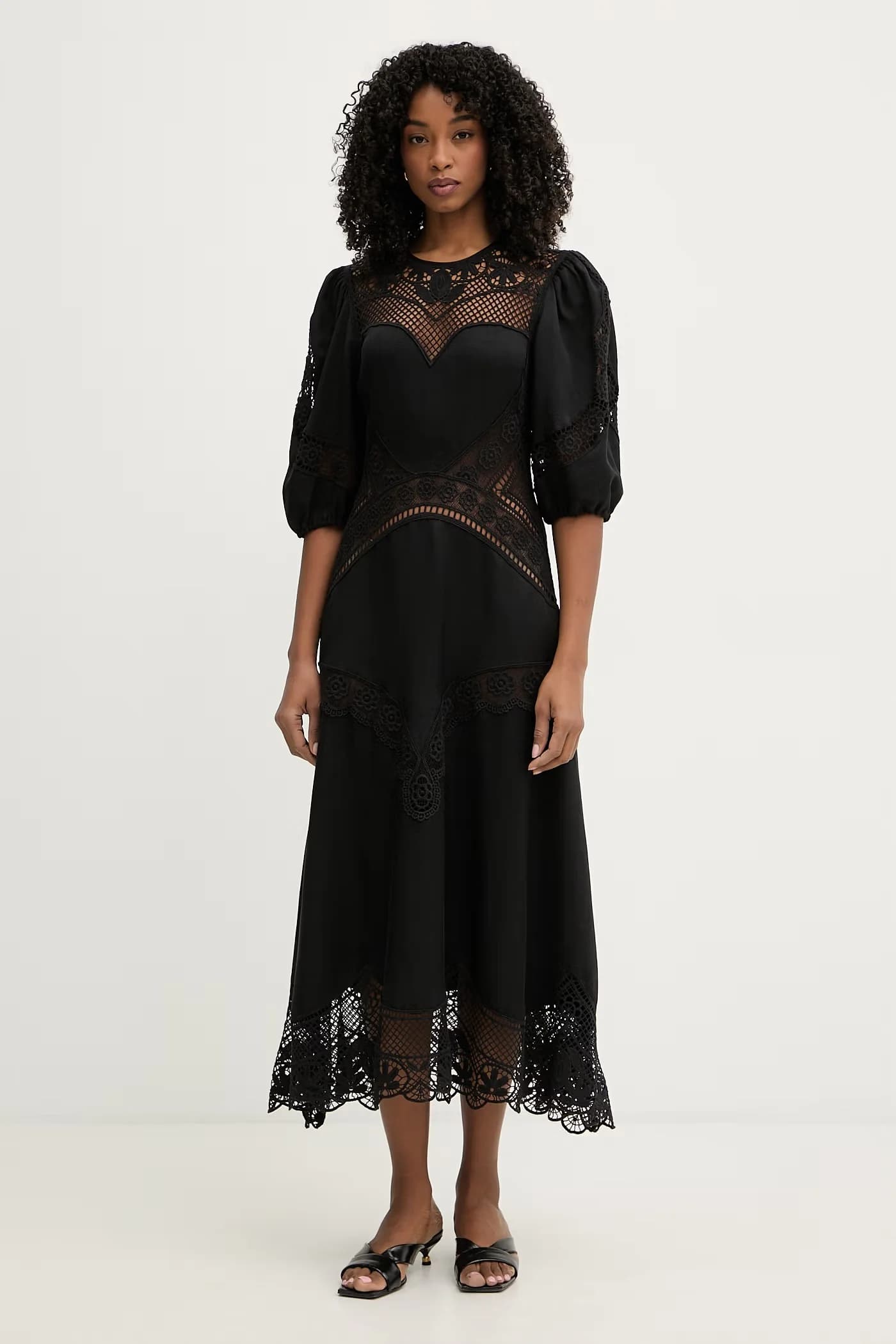 Расклешенное платье из вискозы.