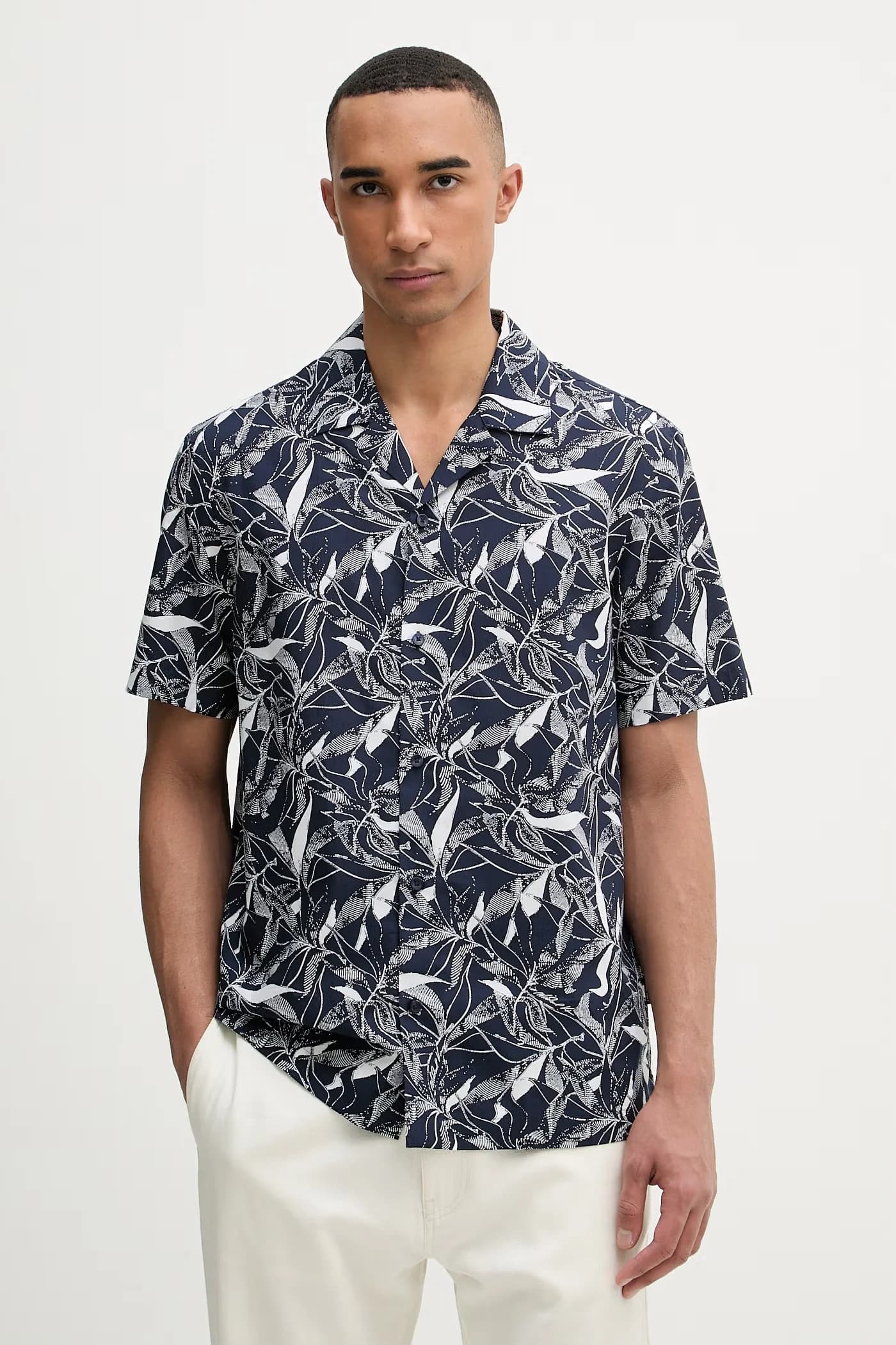 Мужская рубашка