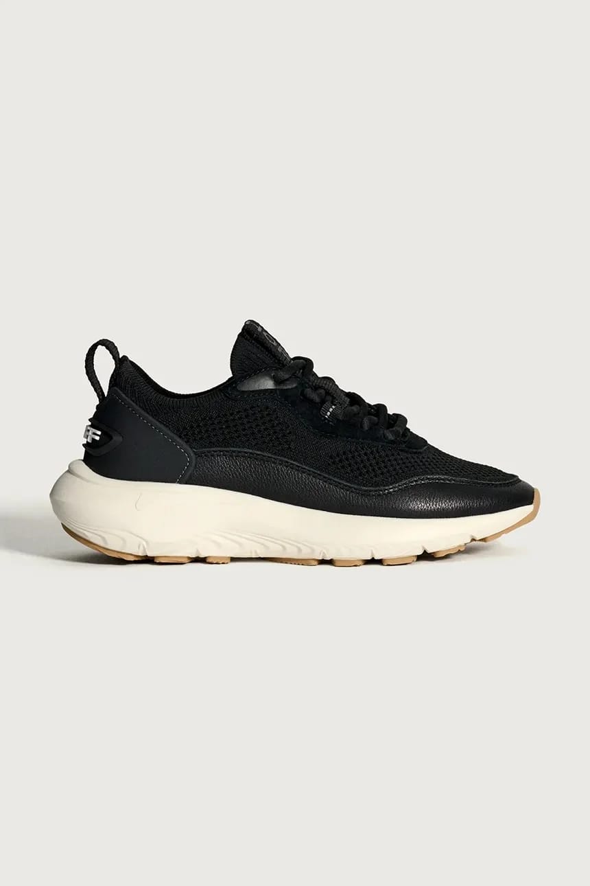 Женские кожаные кроссовки TRAVELER BLACK